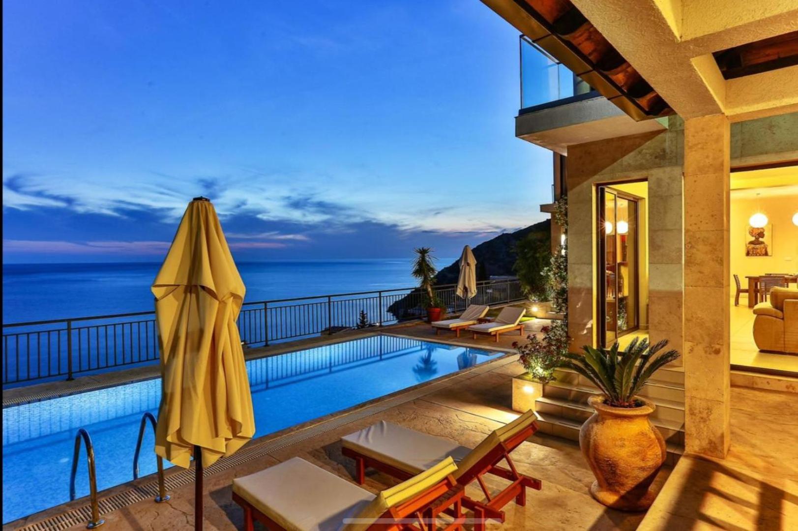 Wall Villa