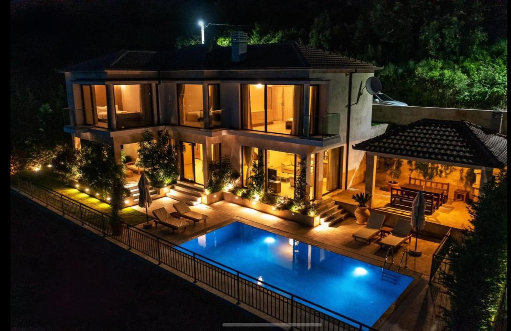 Wall Villa