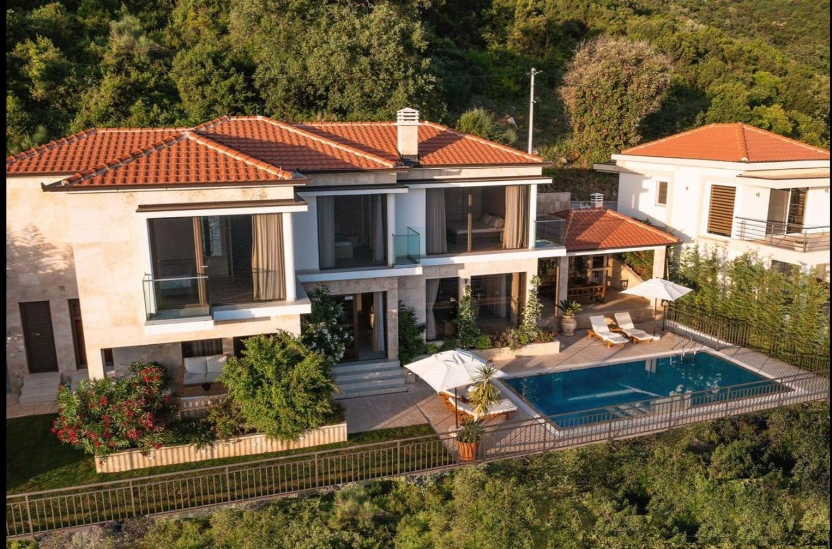 Wall Villa