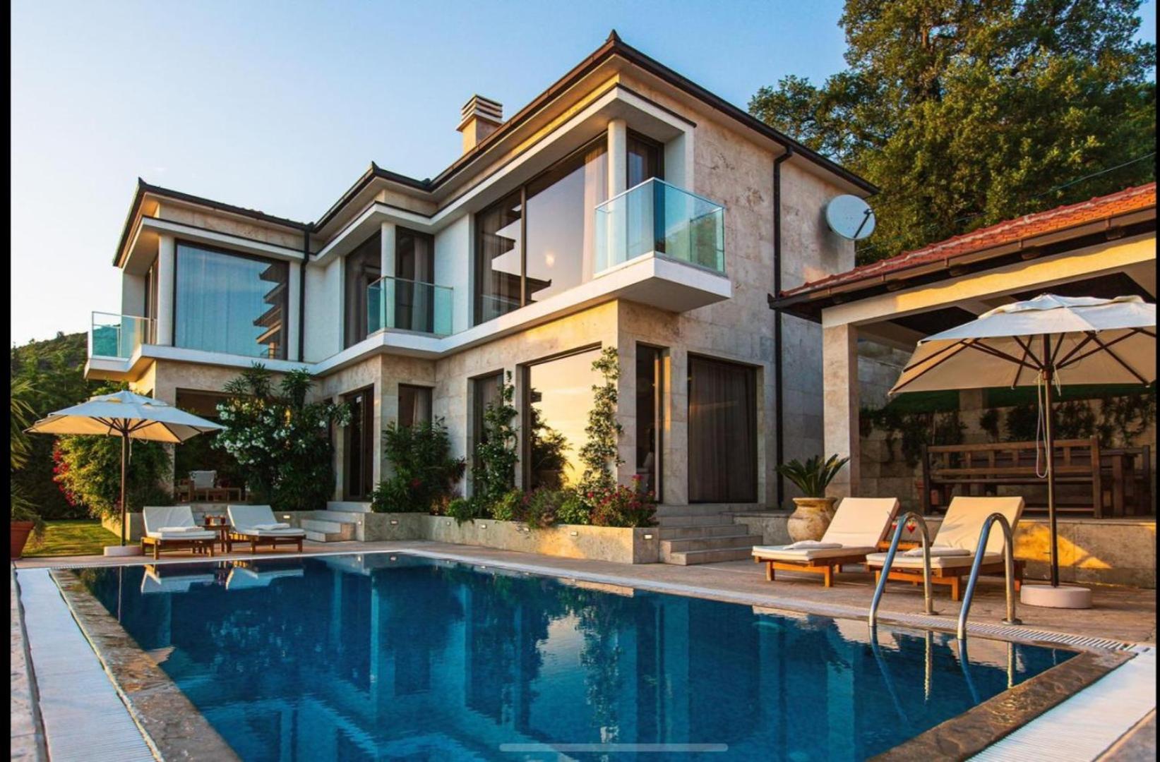 Wall Villa