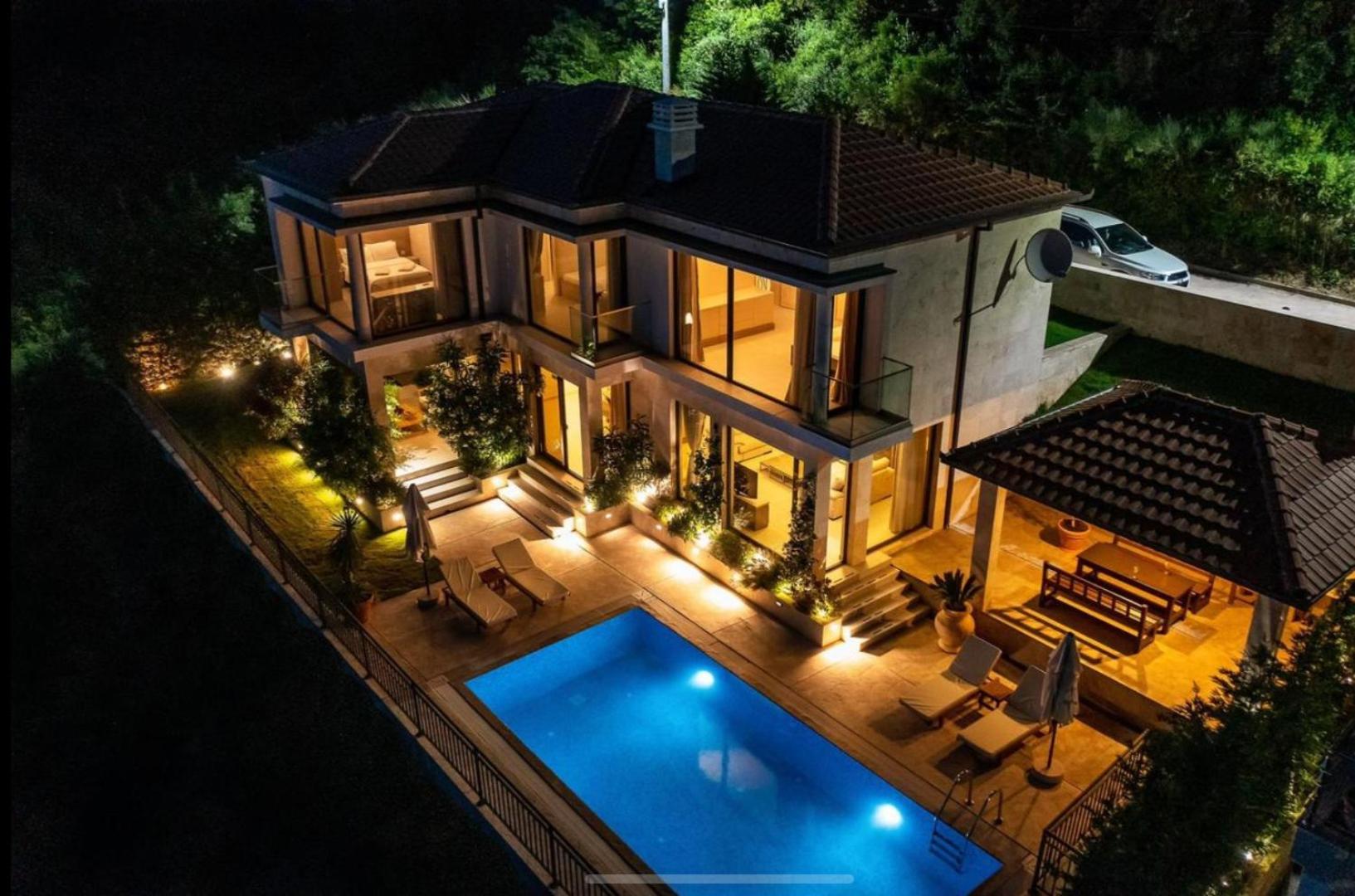 Wall Villa