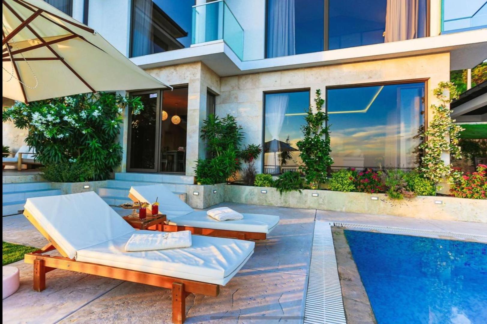 Wall Villa