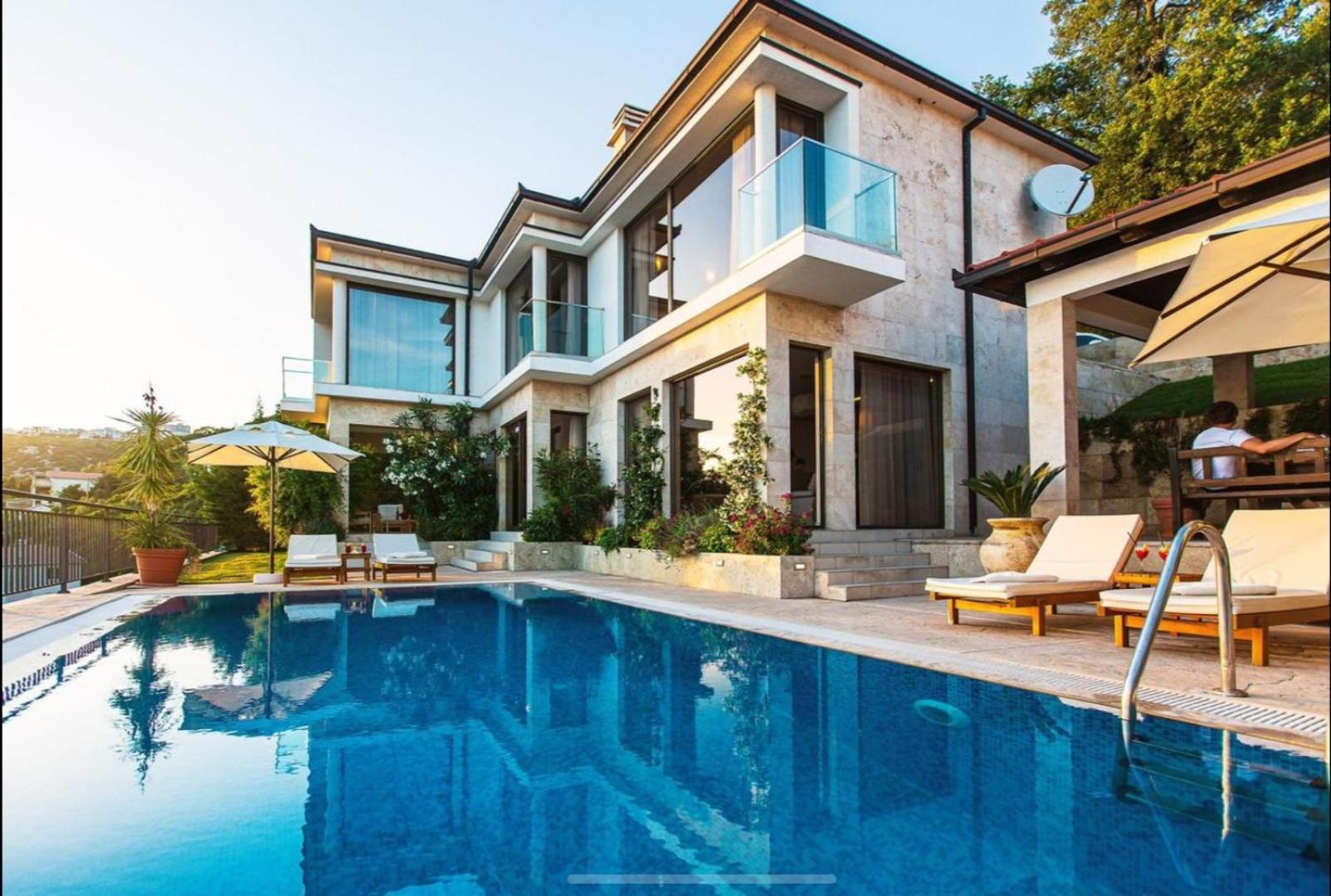Wall Villa