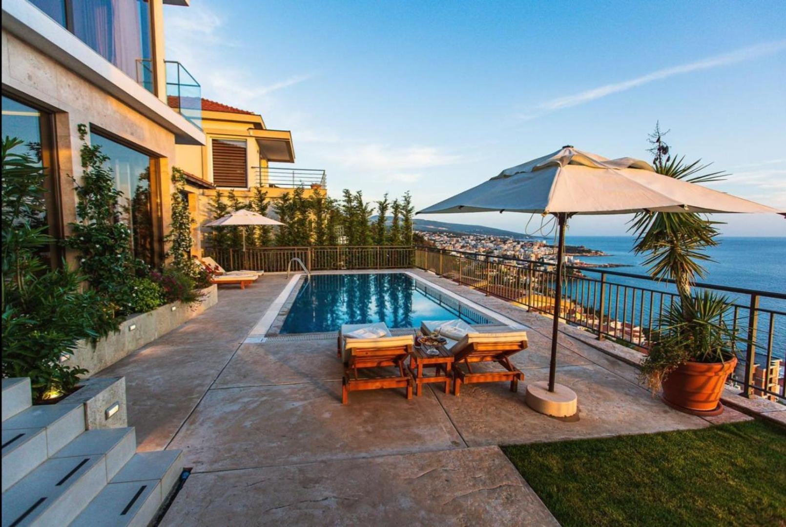 Wall Villa
