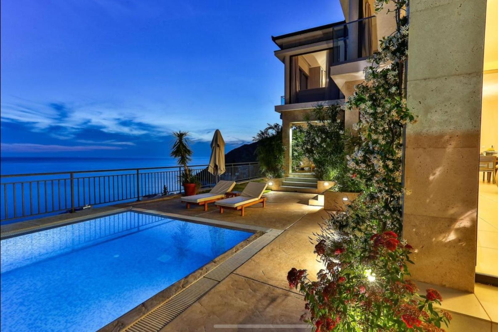 Wall Villa