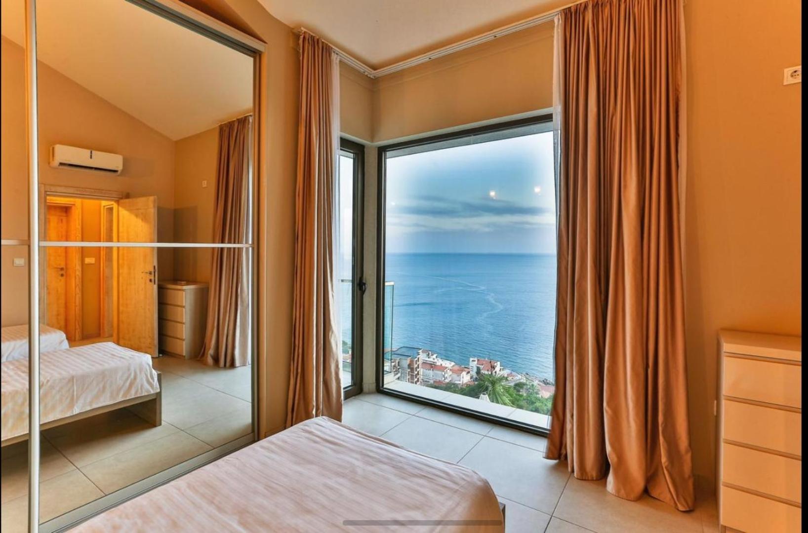 Wall Villa