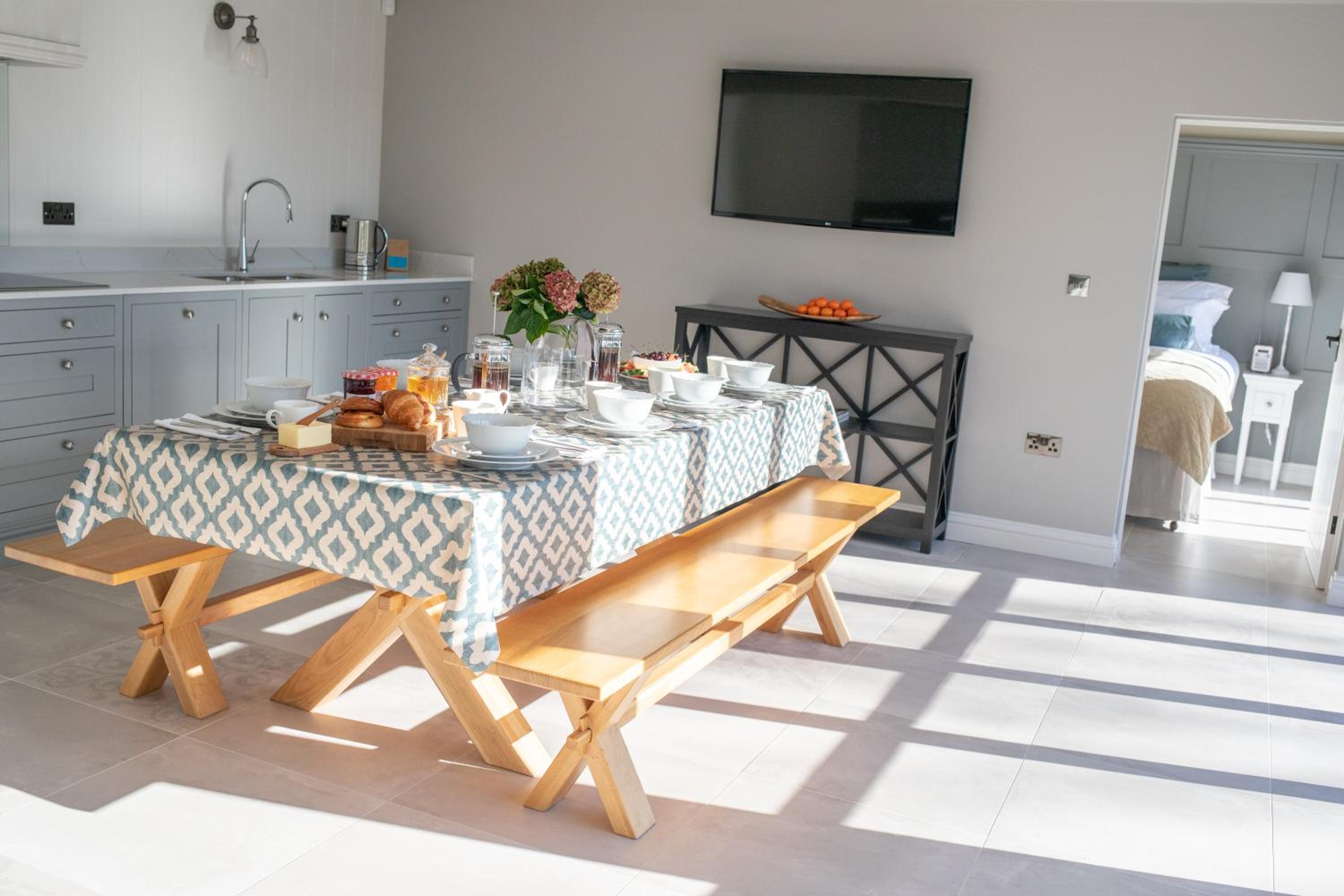 Lakeview Barn, sleeps 5-7 Guests new inside view 2