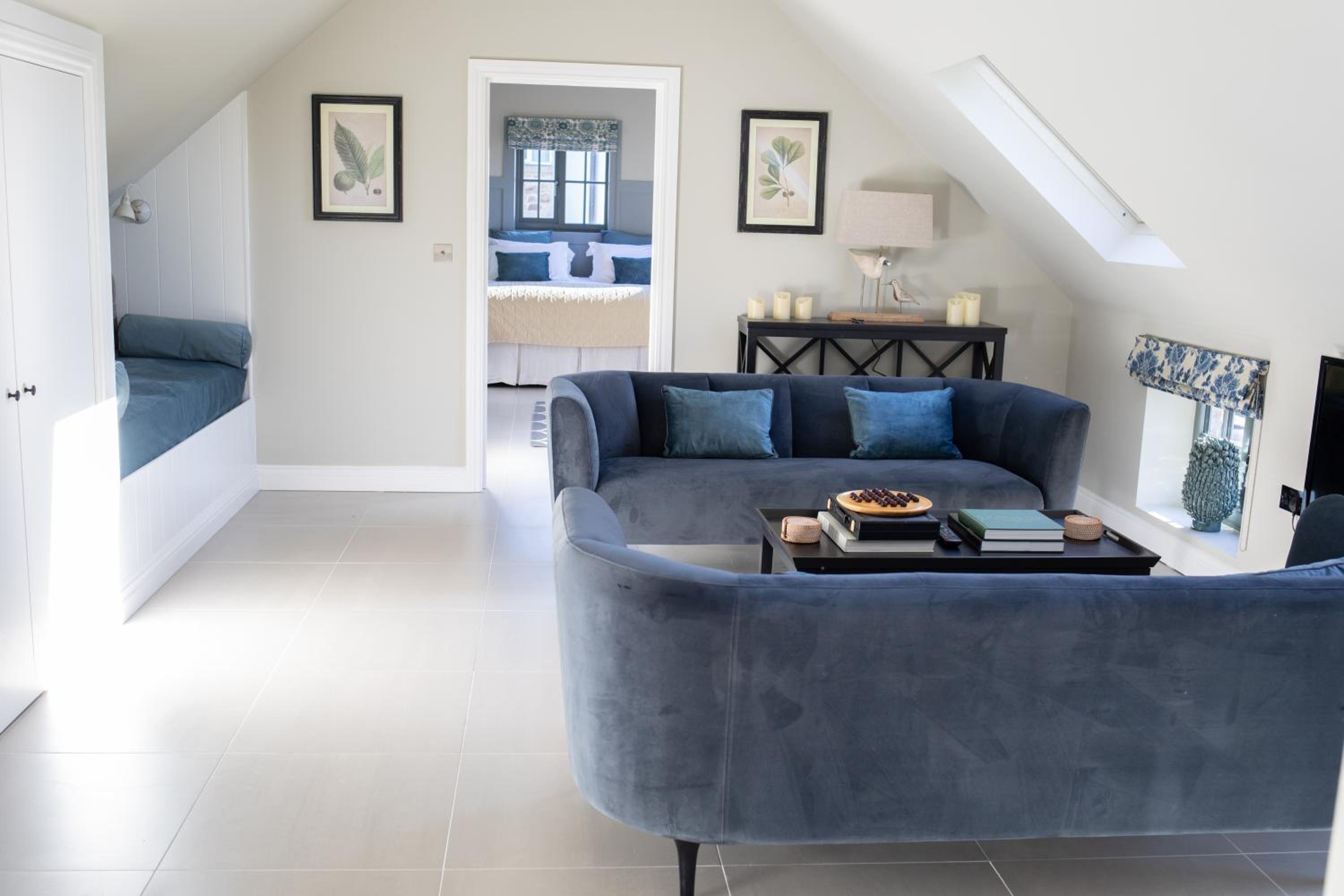 Lakeview Barn, sleeps 5-7 Guests new inside view 3