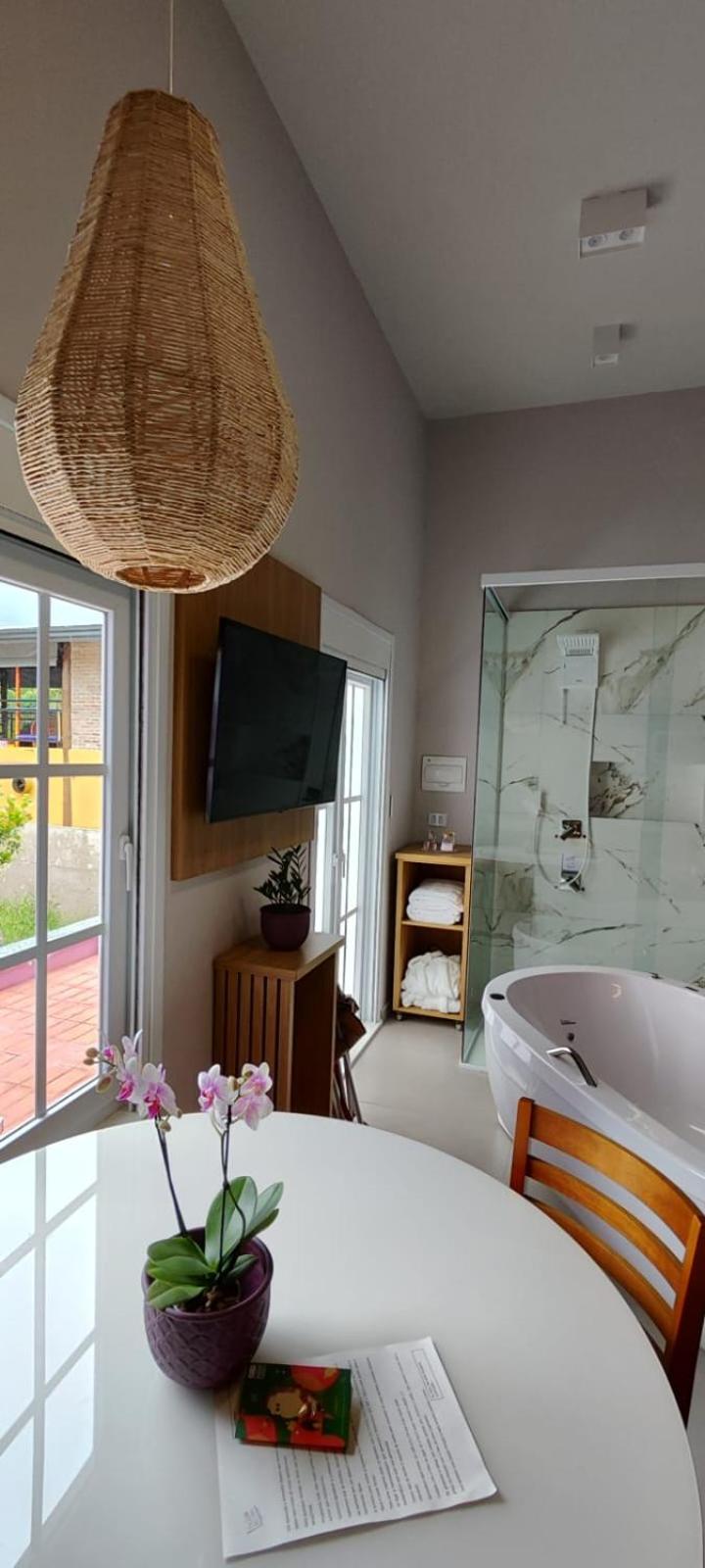 2 Esquina Brotense Hospedagem de charme com hidromassagem