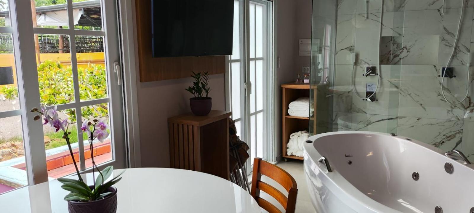 2 Esquina Brotense Hospedagem de charme com hidromassagem