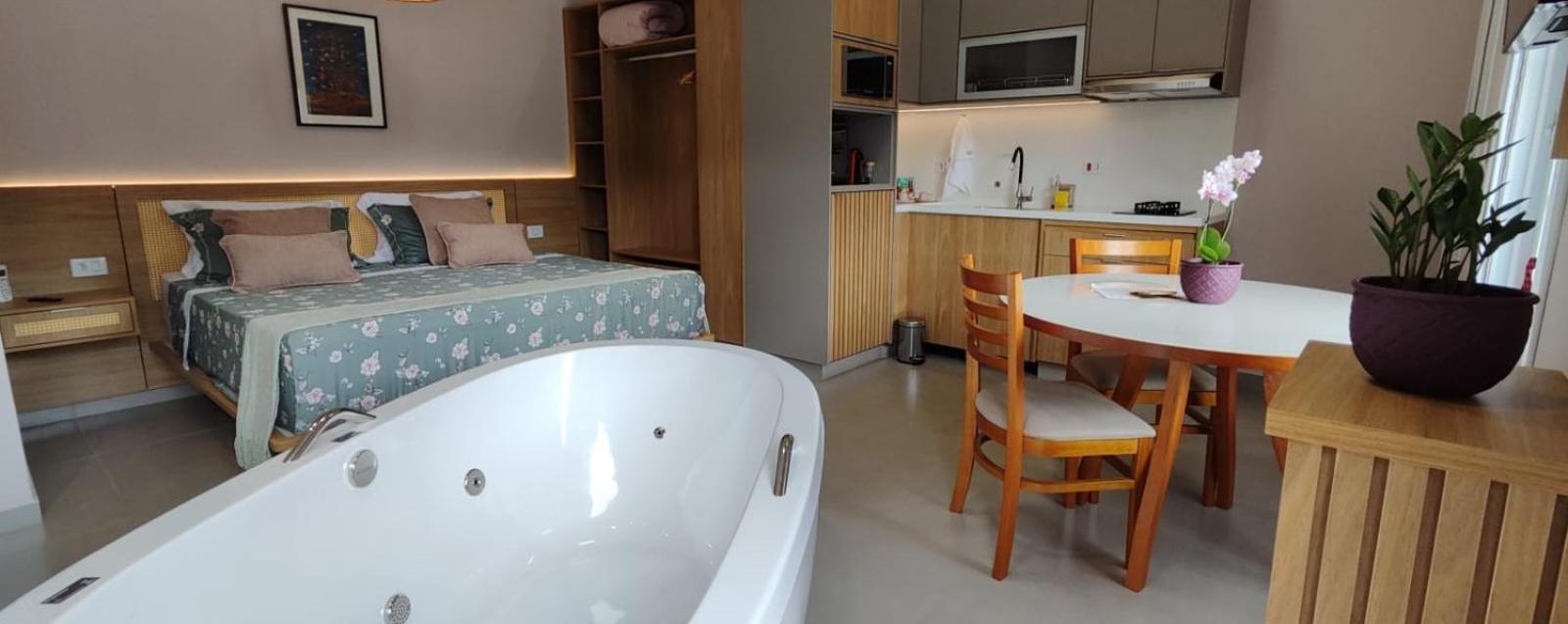 2 Esquina Brotense Hospedagem de charme com hidromassagem