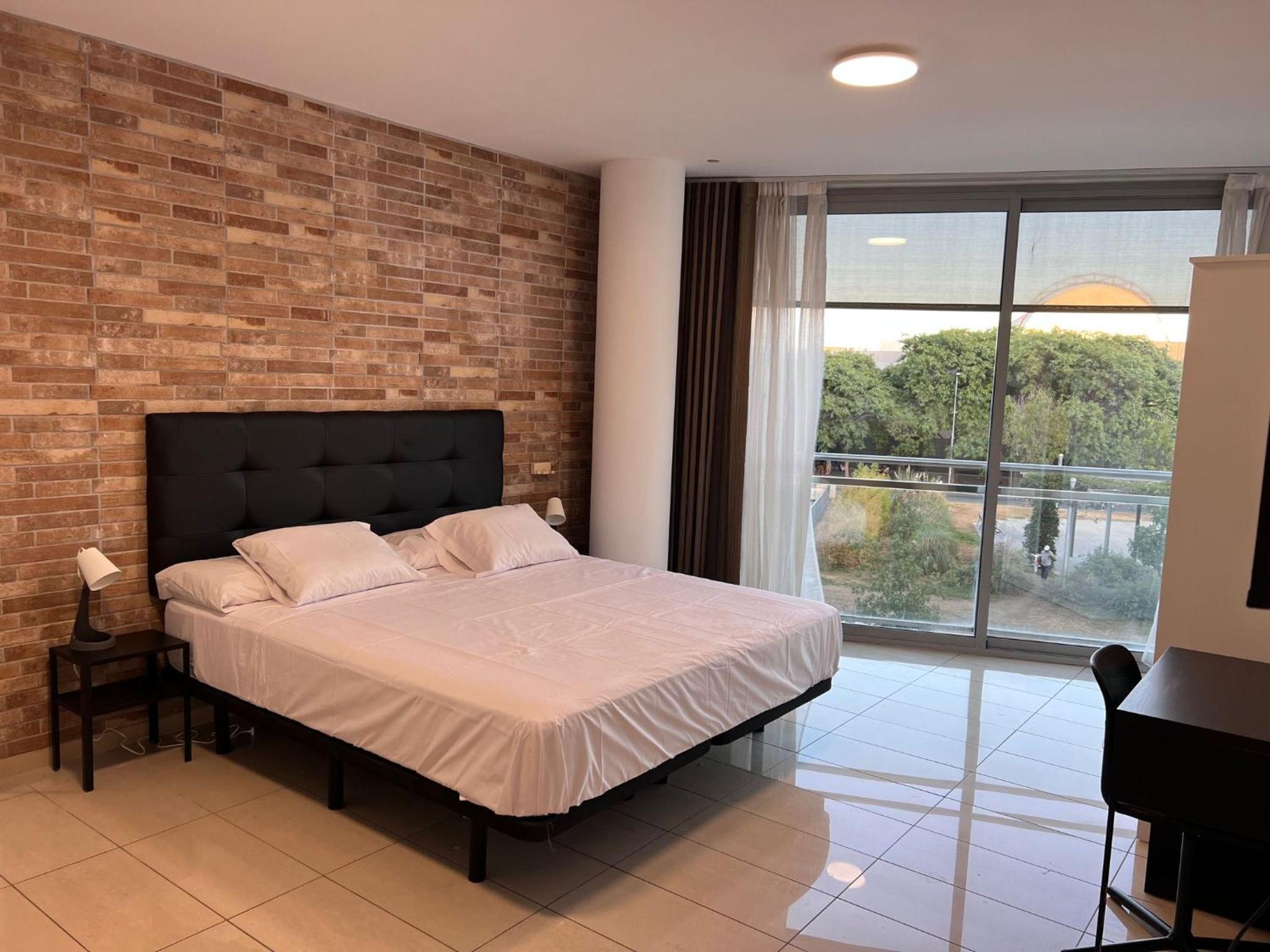 Fira Suites - Habitaciones privadas en Apartamento compartido view 3