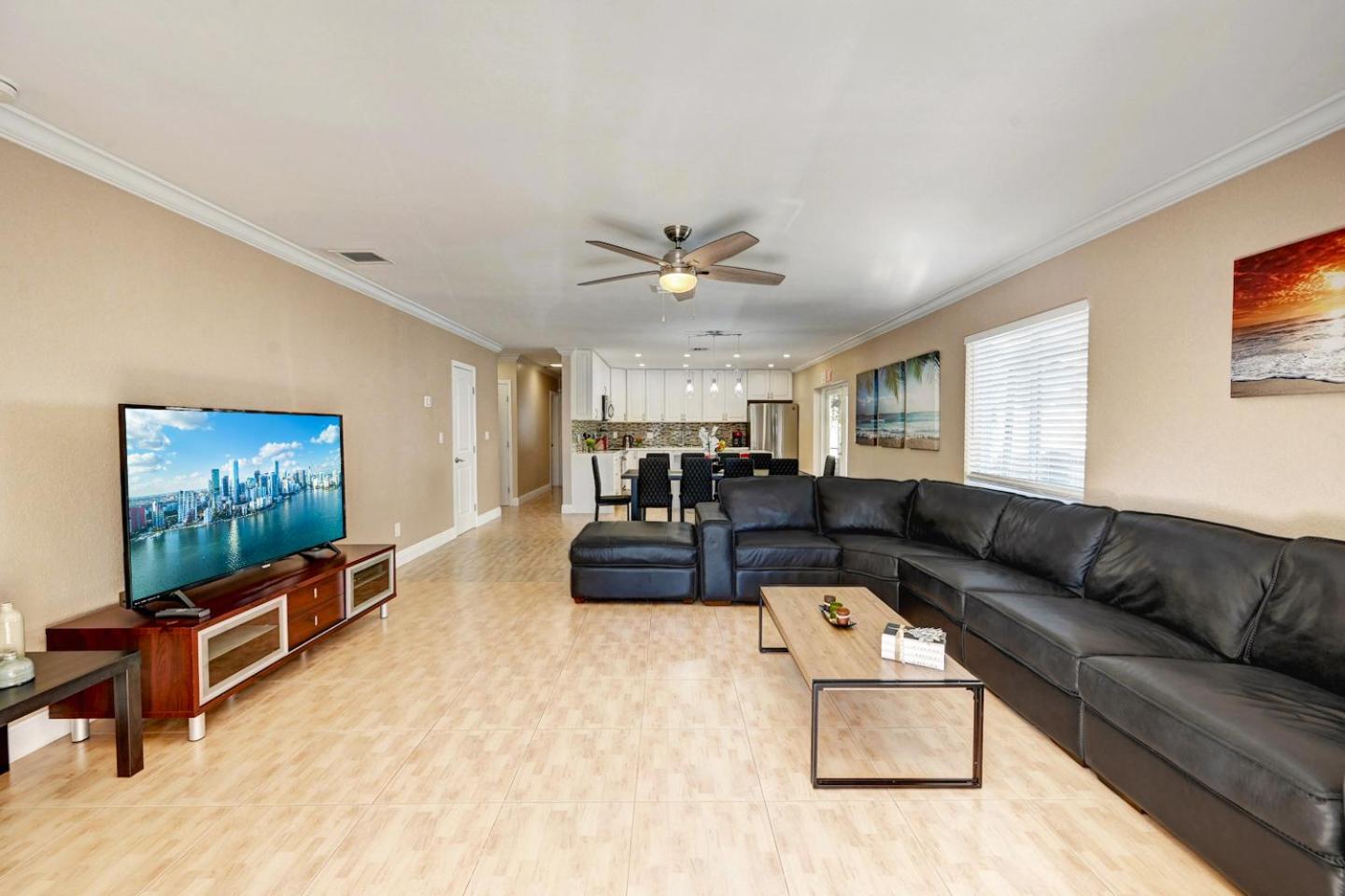 Walk to Hollywood Beach Luxury 4BR Villa view 3