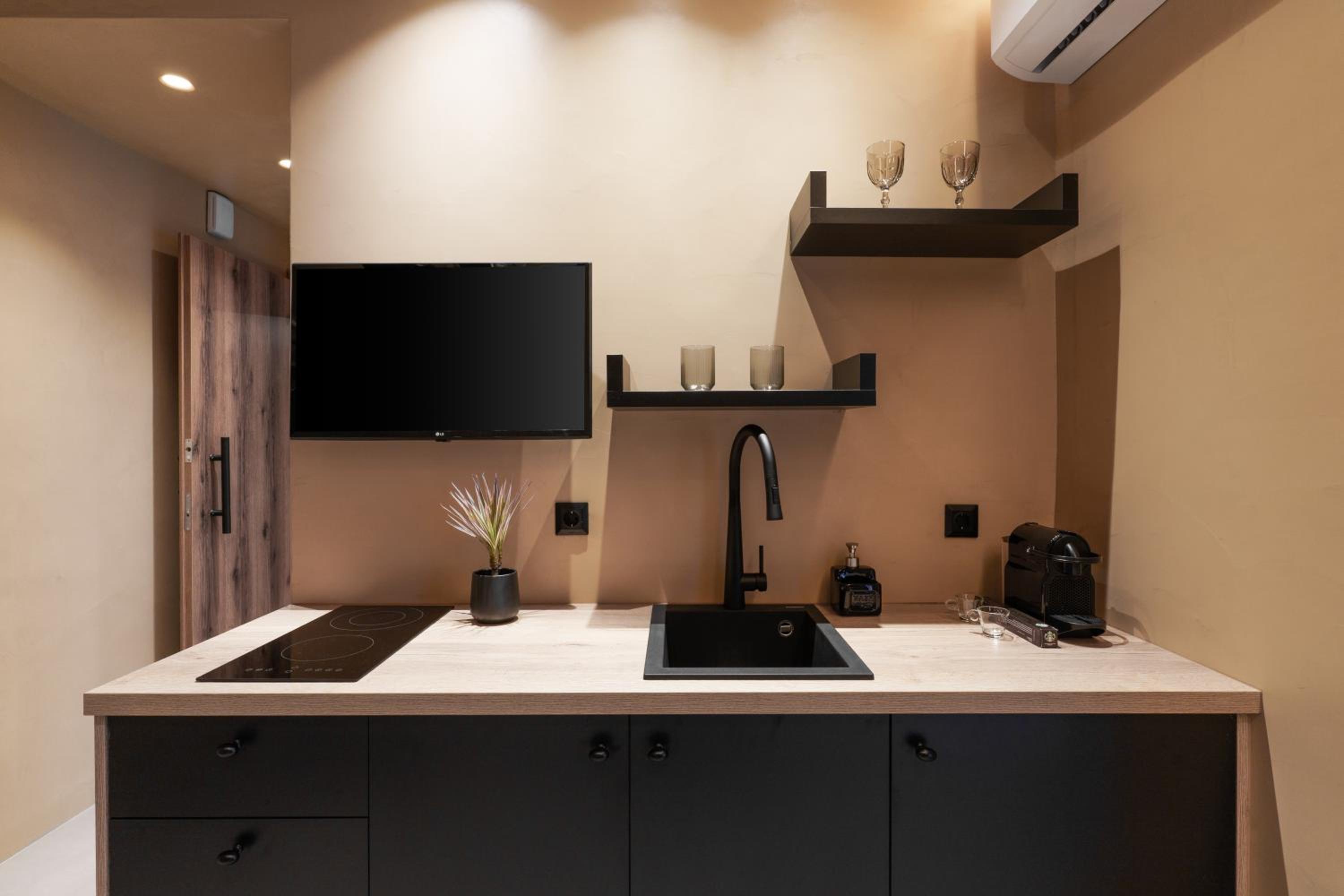 ACRON 12 penthouse Acropolis suites