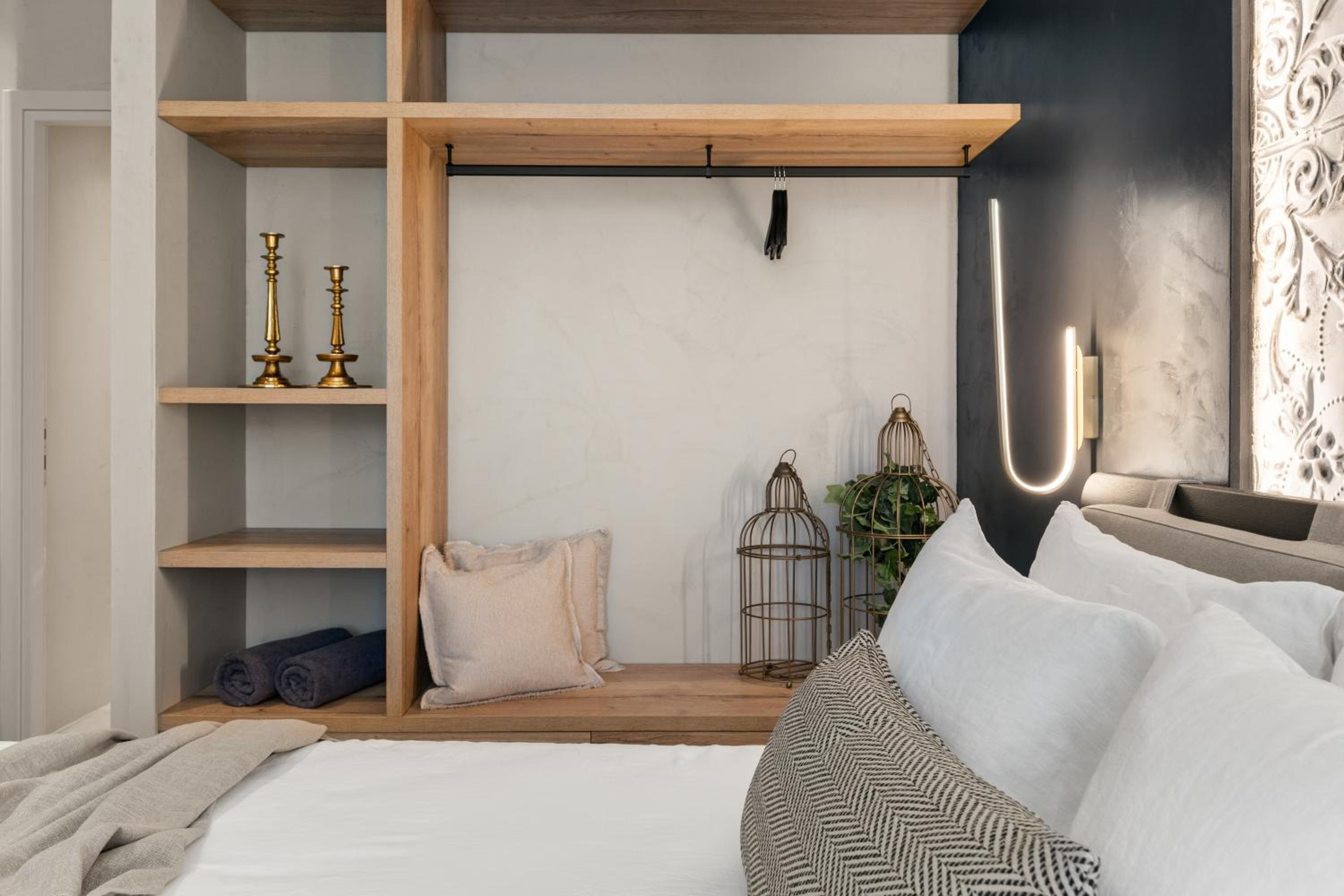 ACRON 12 penthouse Acropolis suites