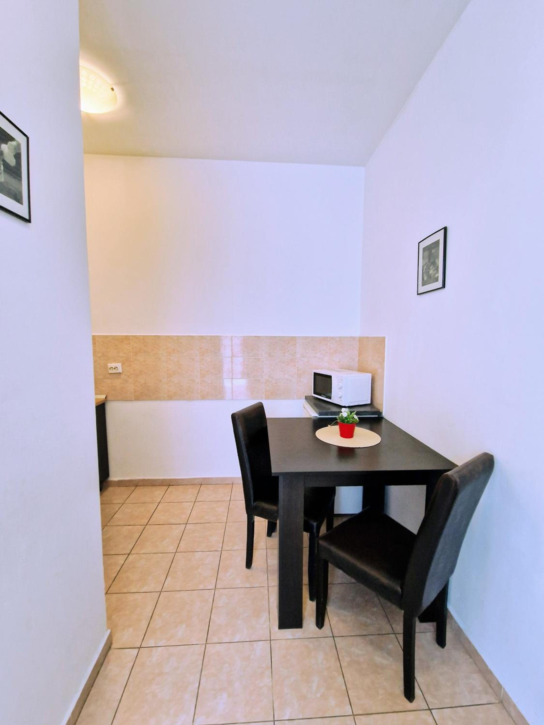 Main Square Apartments & More