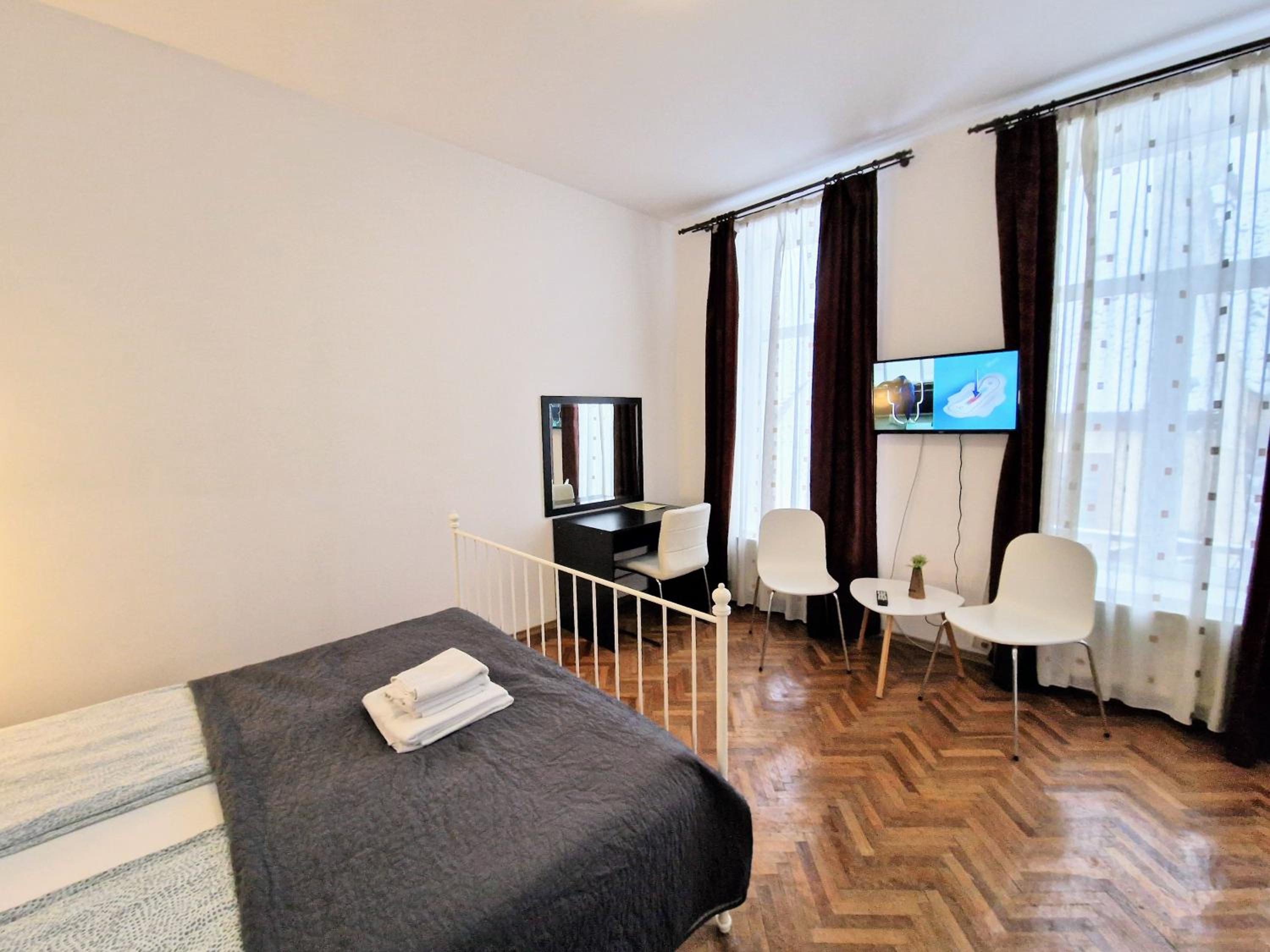 Main Square Apartments & More