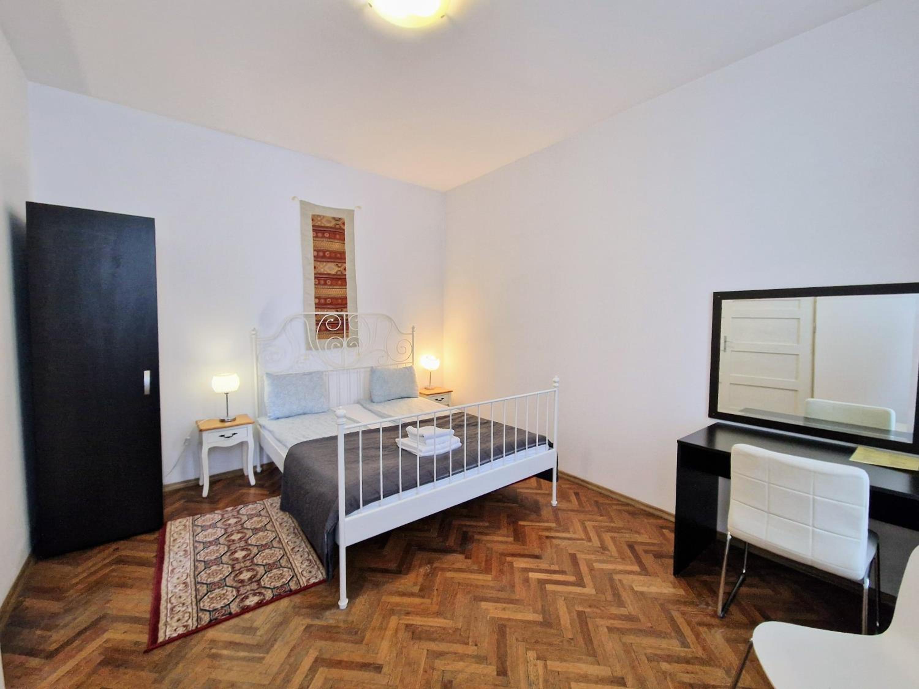 Main Square Apartments & More