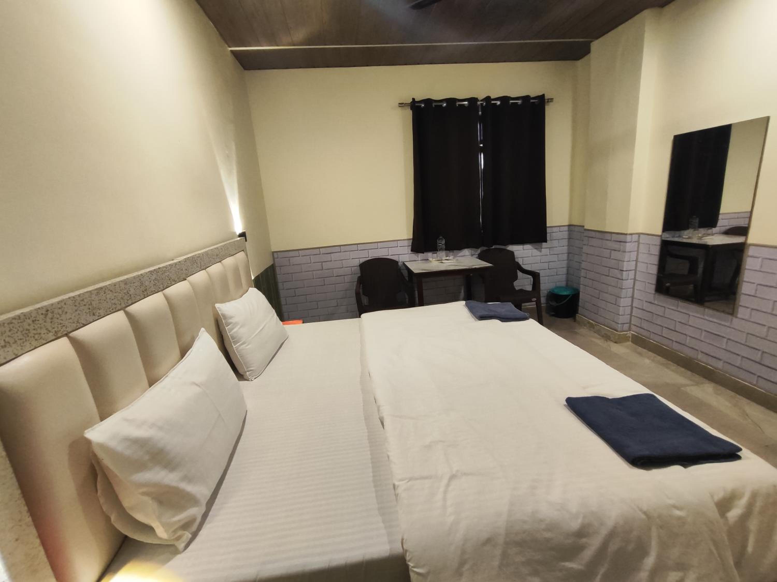 Sunrise Homestay Agra Near Taj Mahal