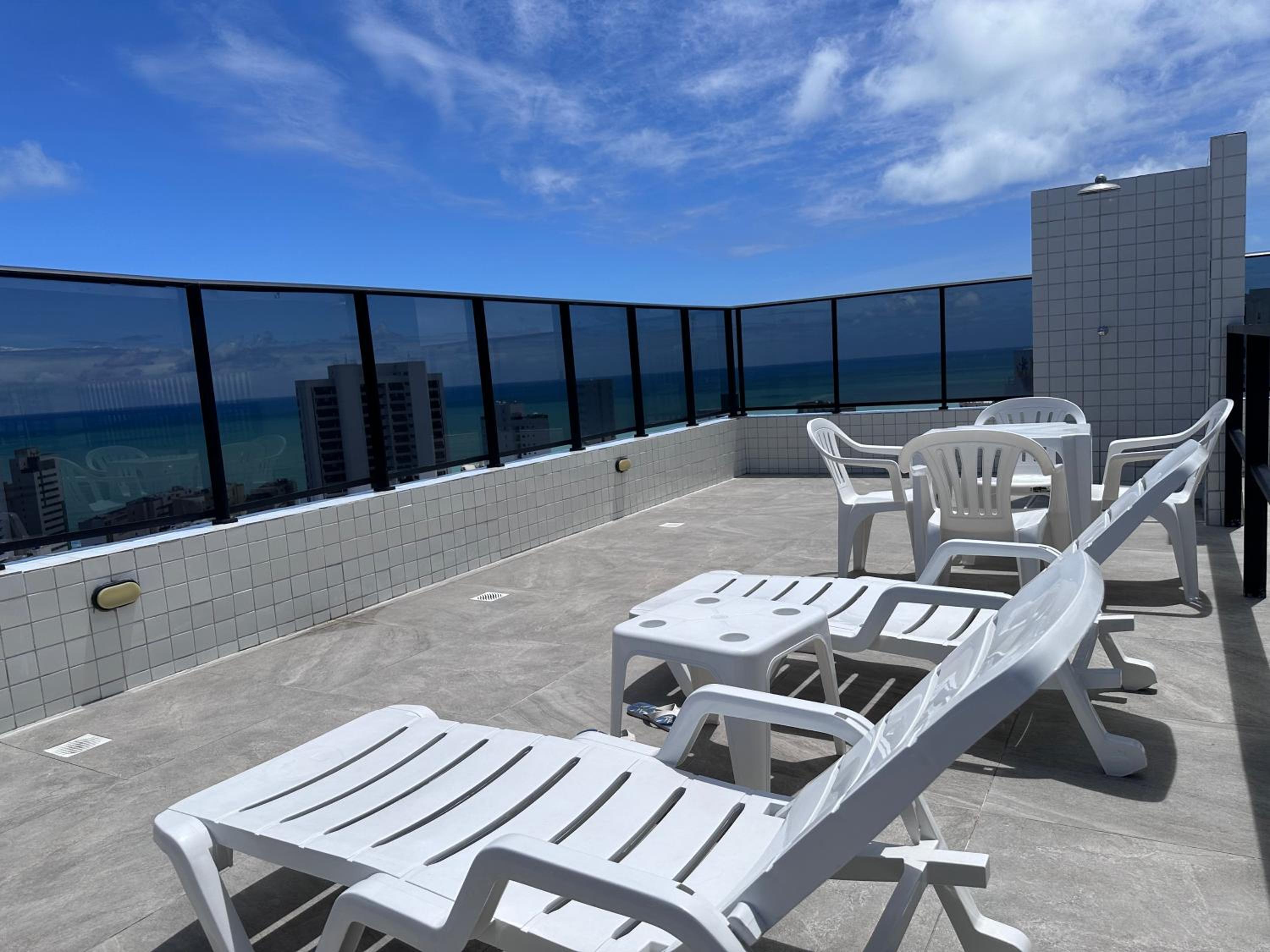 Flat para até 4 pessoas em Boa Viagem com Piscina, Wifi 500Mbps, localizado a 350 metros da Praia