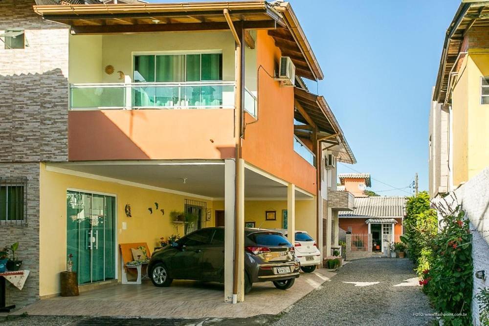 Ampla casa térrea, WiFi, estacionamento e segurança