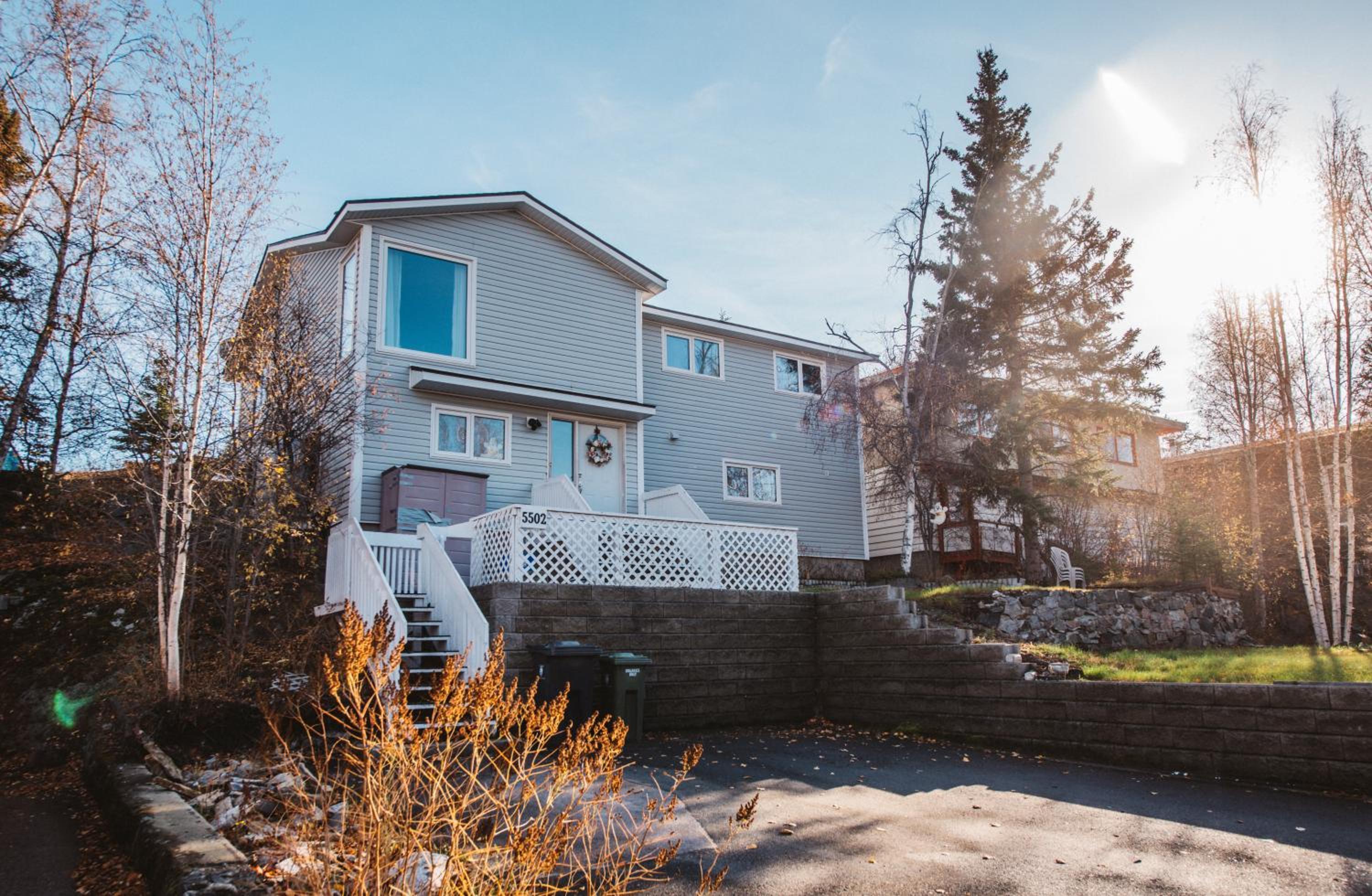 Yellowknife Downtown Toboggan Hill Retreat