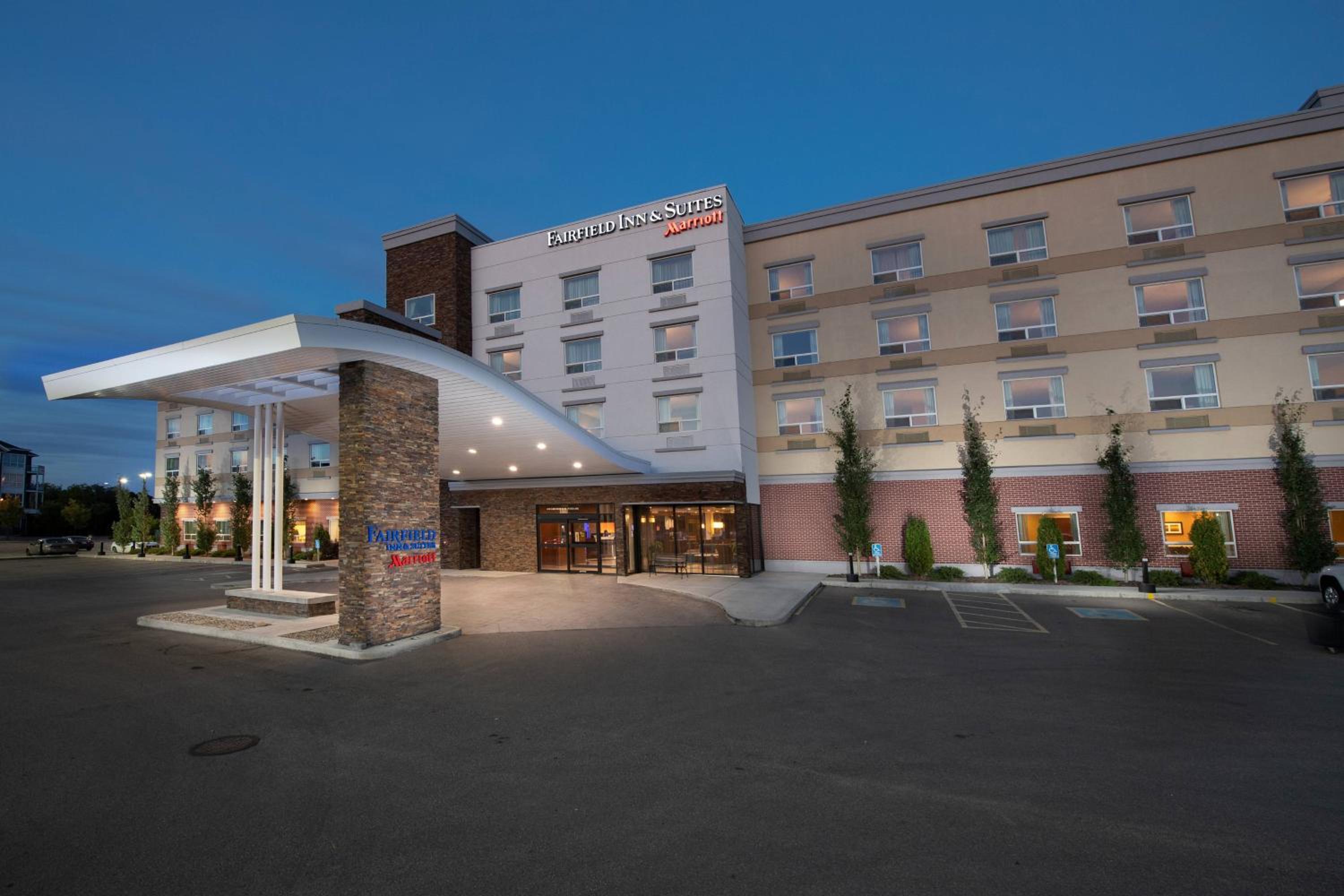 Hotel Fairfield Inn & Suites by Marriott Edmonton North - Image 1