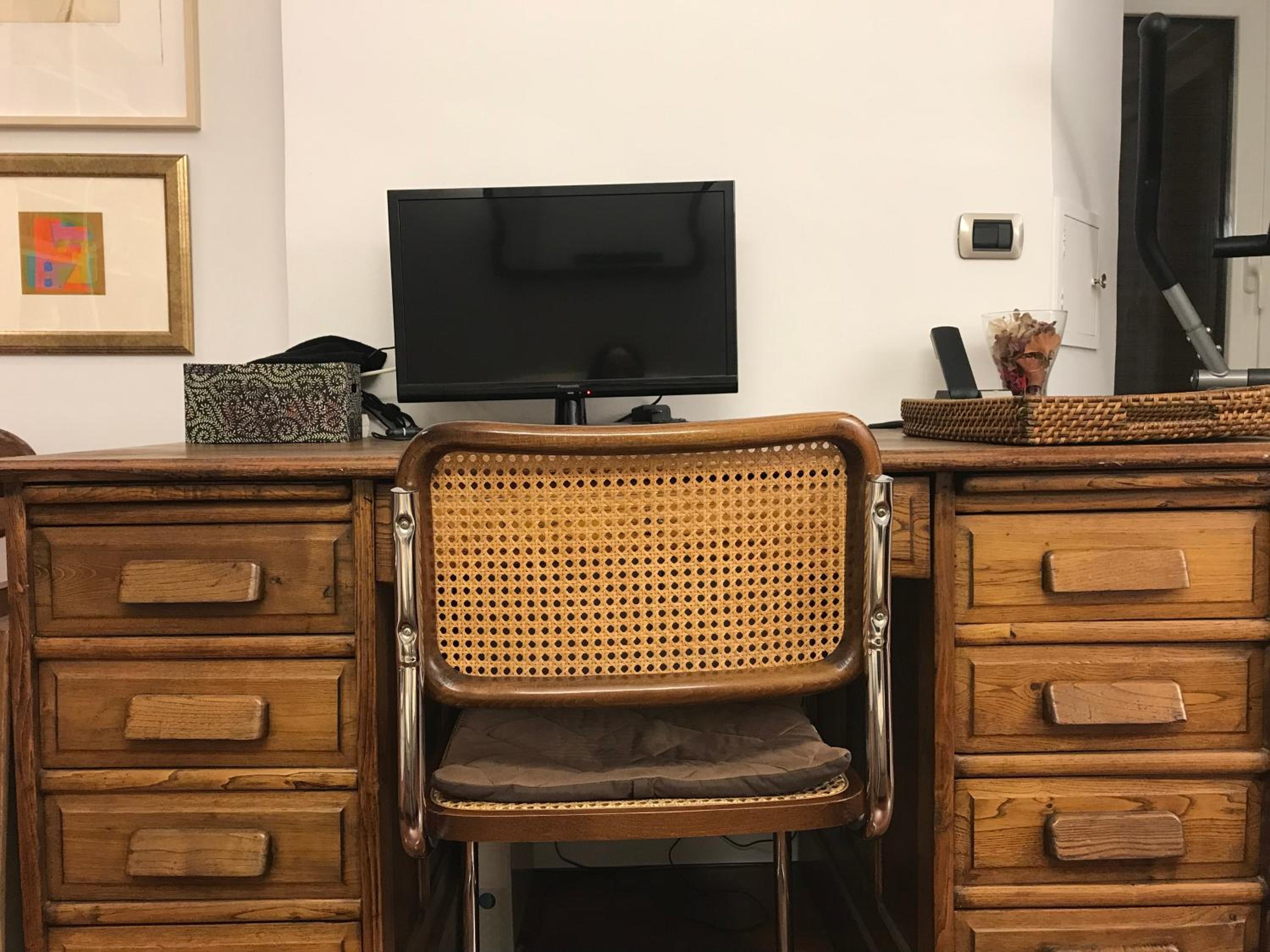 Habitación grande y confortable con baño privado junto a Guggenheim