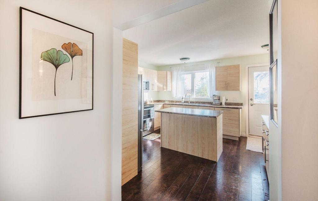 Yellowknife Downtown 50a ave Vacation Home