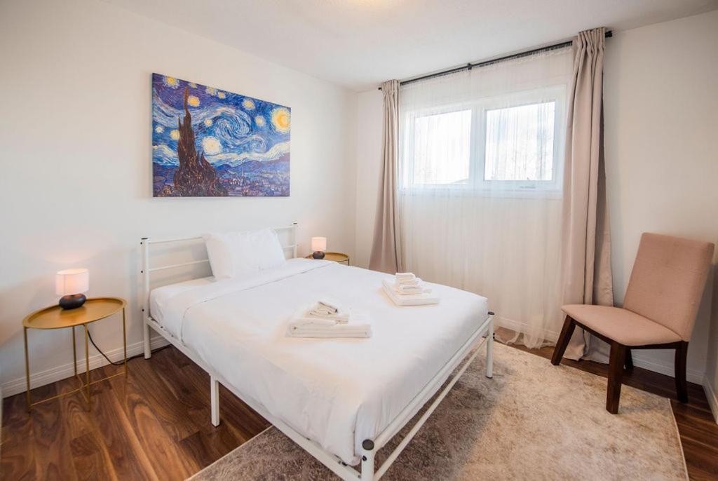 Yellowknife Downtown 50a ave Vacation Home