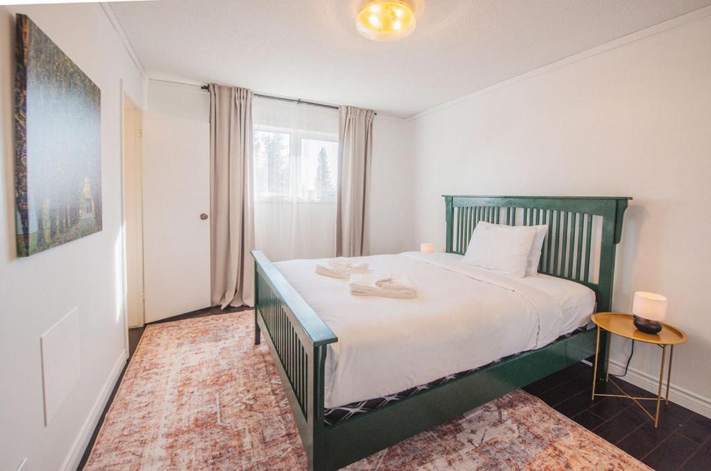 Yellowknife Downtown 50a ave Vacation Home