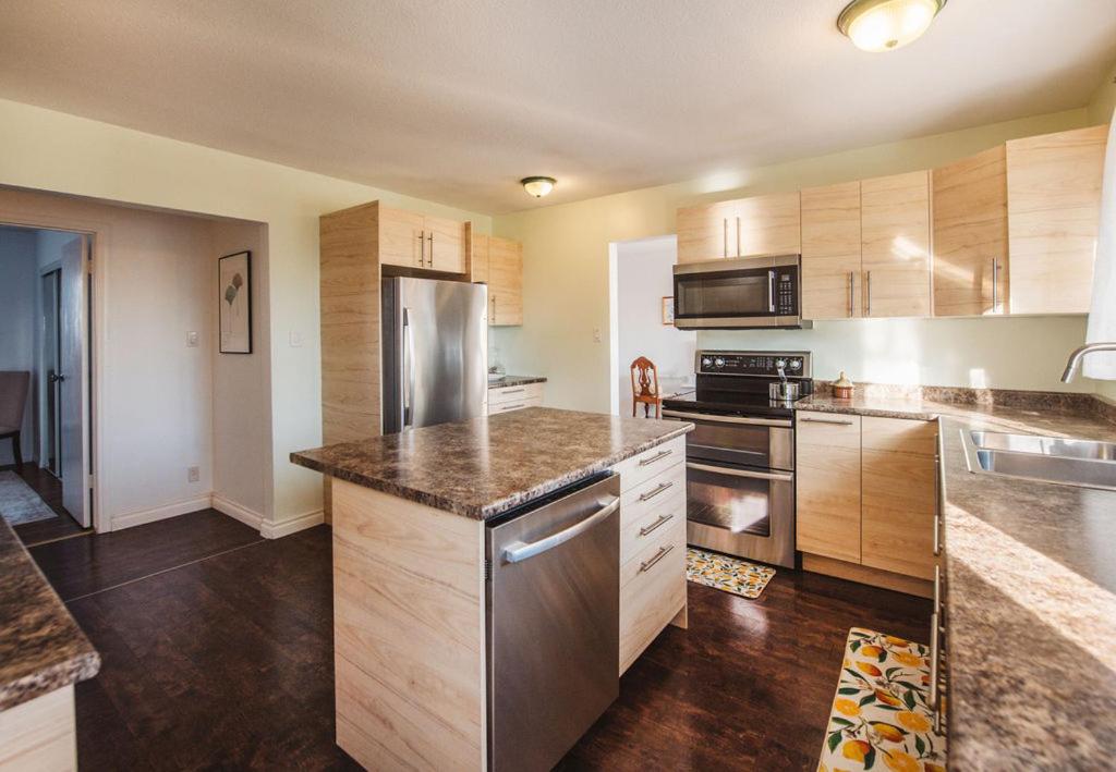 Yellowknife Downtown 50a ave Vacation Home