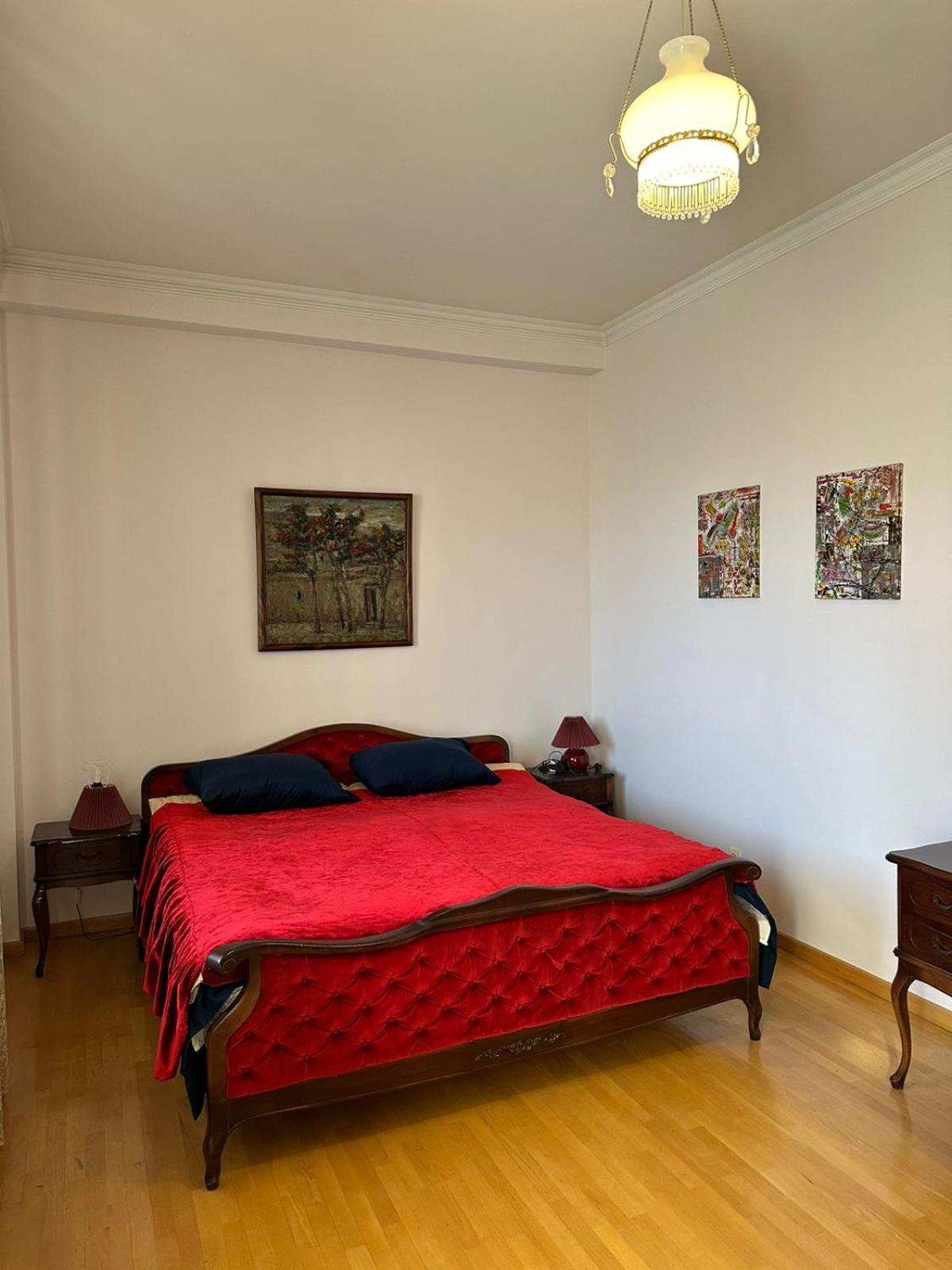 City Center Spacious 3 Bedroom and 2 Bathroom Apartment on Northern Avenue,