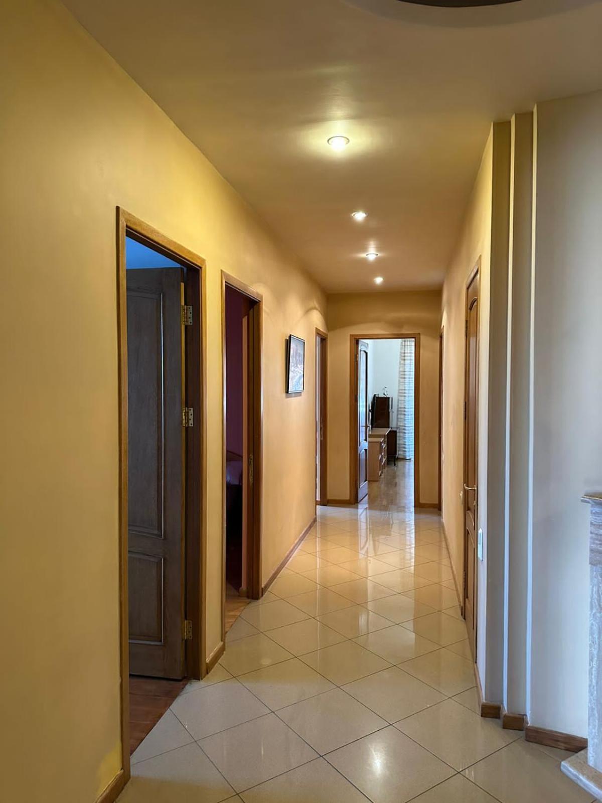 City Center Spacious 3 Bedroom and 2 Bathroom Apartment on Northern Avenue,