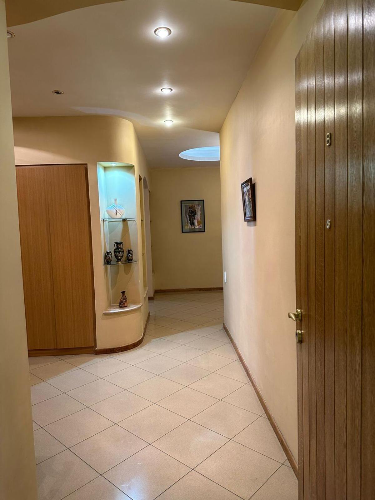 City Center Spacious 3 Bedroom and 2 Bathroom Apartment on Northern Avenue,
