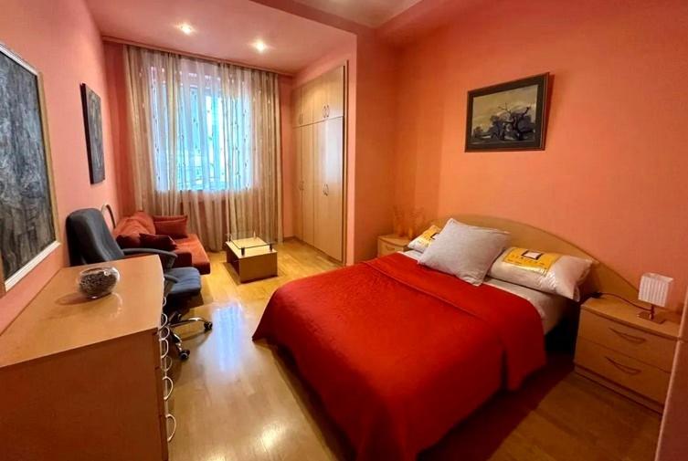 City Center Spacious 3 Bedroom and 2 Bathroom Apartment on Northern Avenue,