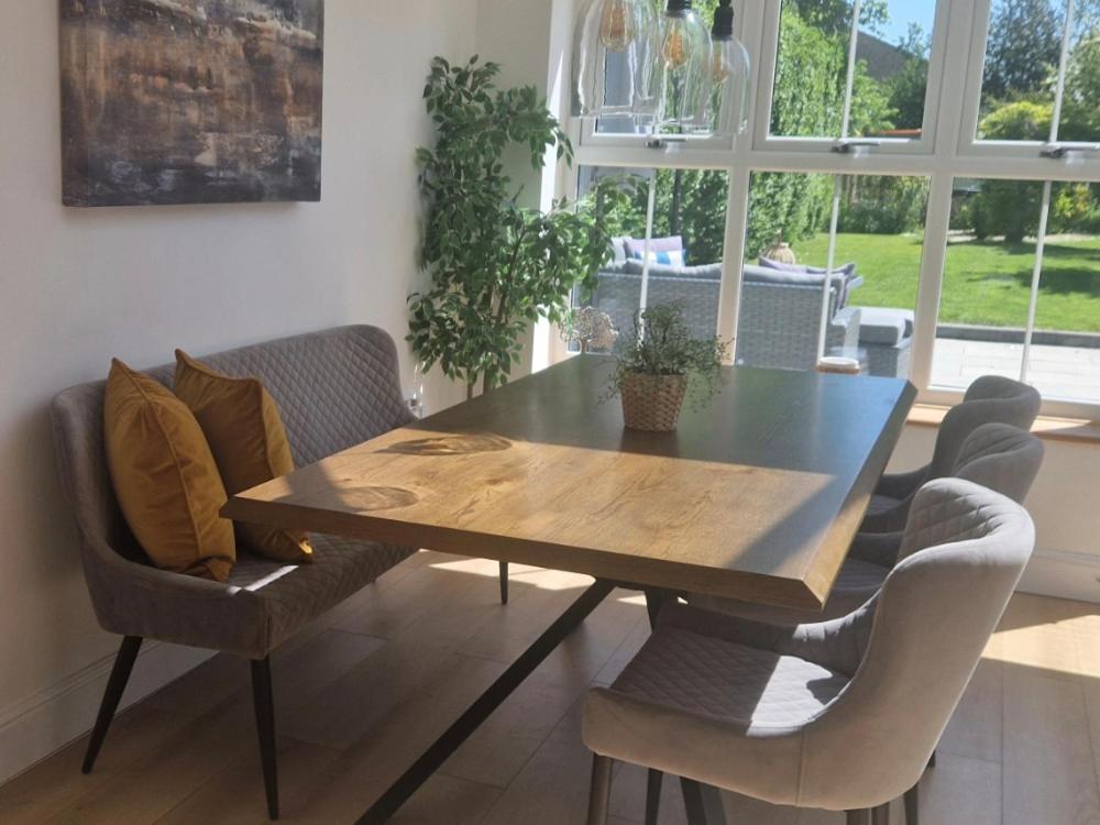 NewForest-Spacious-4BDHolidayHome-Garden-Parking view 5
