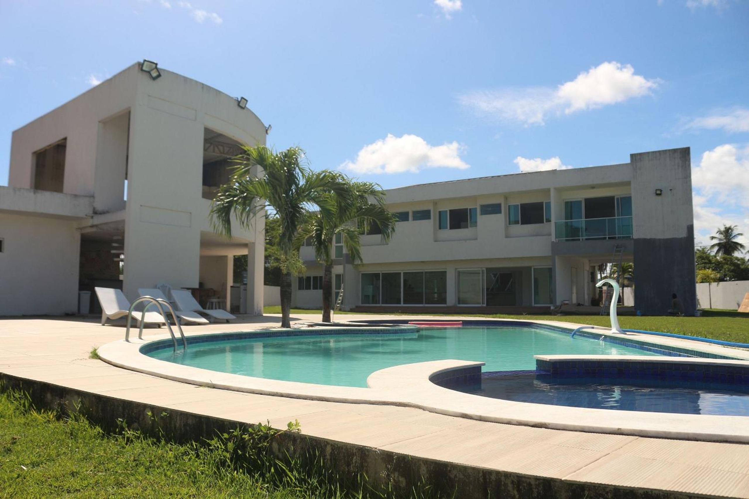 Mansion with Private Pool and Jacuzzi 6 suites-082M