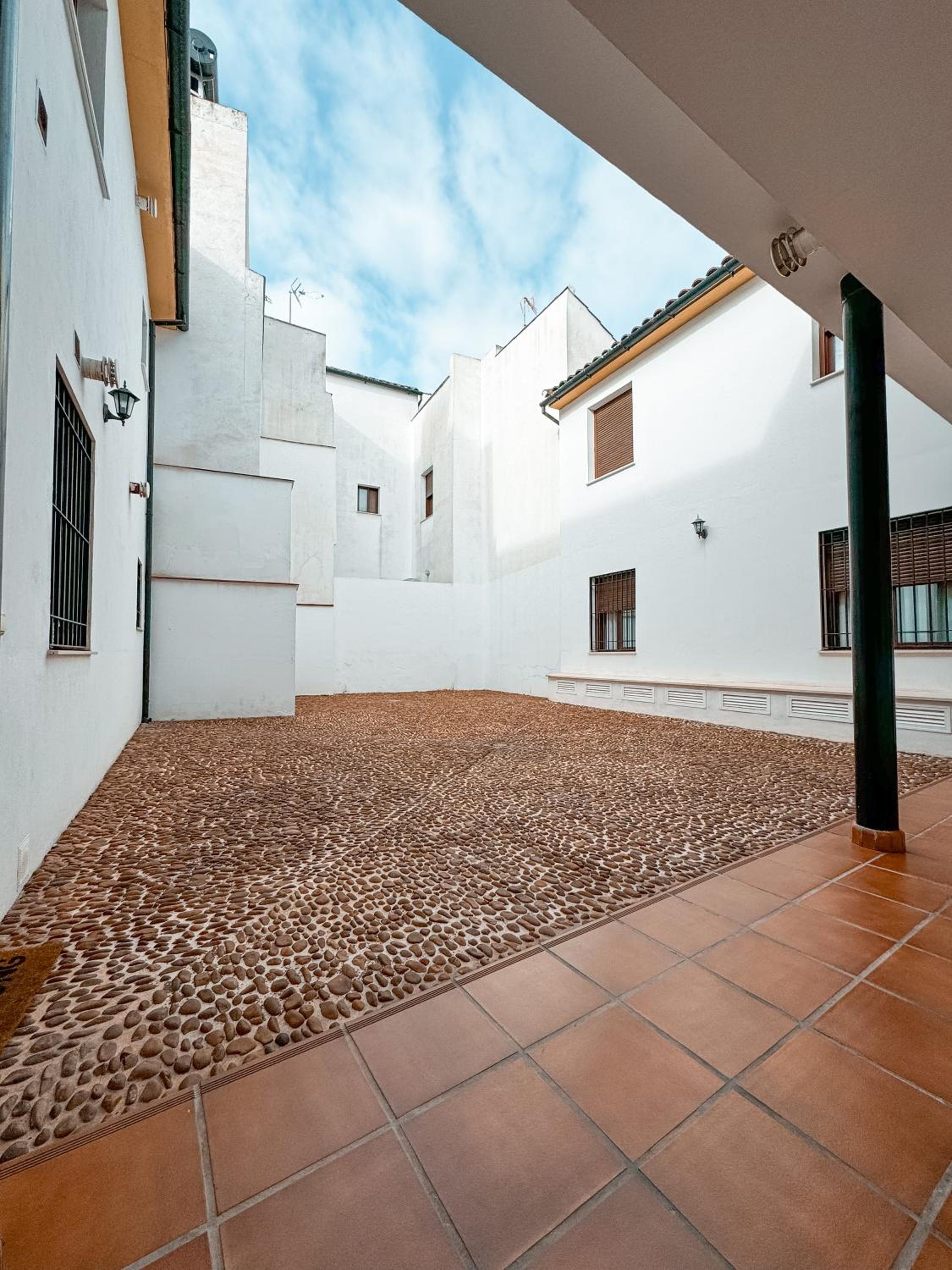 Duplex Fuente Piedra Escrita