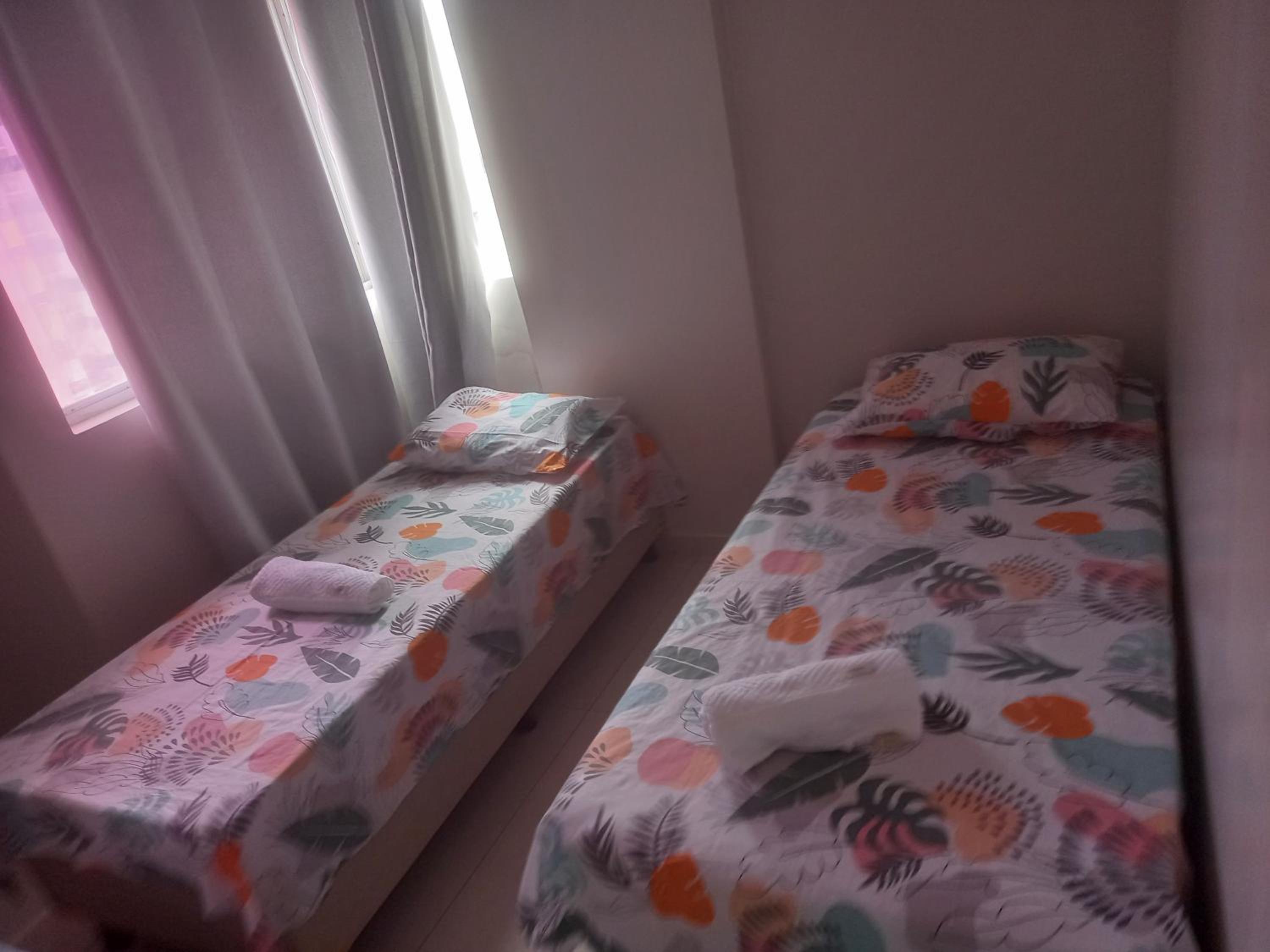 Apart Verdemar Confort com 3 quartos para ate 8 pessoas moderno e funcional e apenas poucos passos da praia
