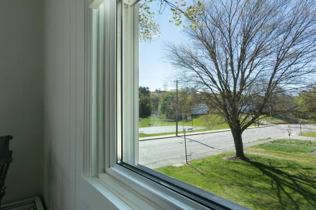 Cozy Modern Farmhouse 2 Bedroom Apartment view 5