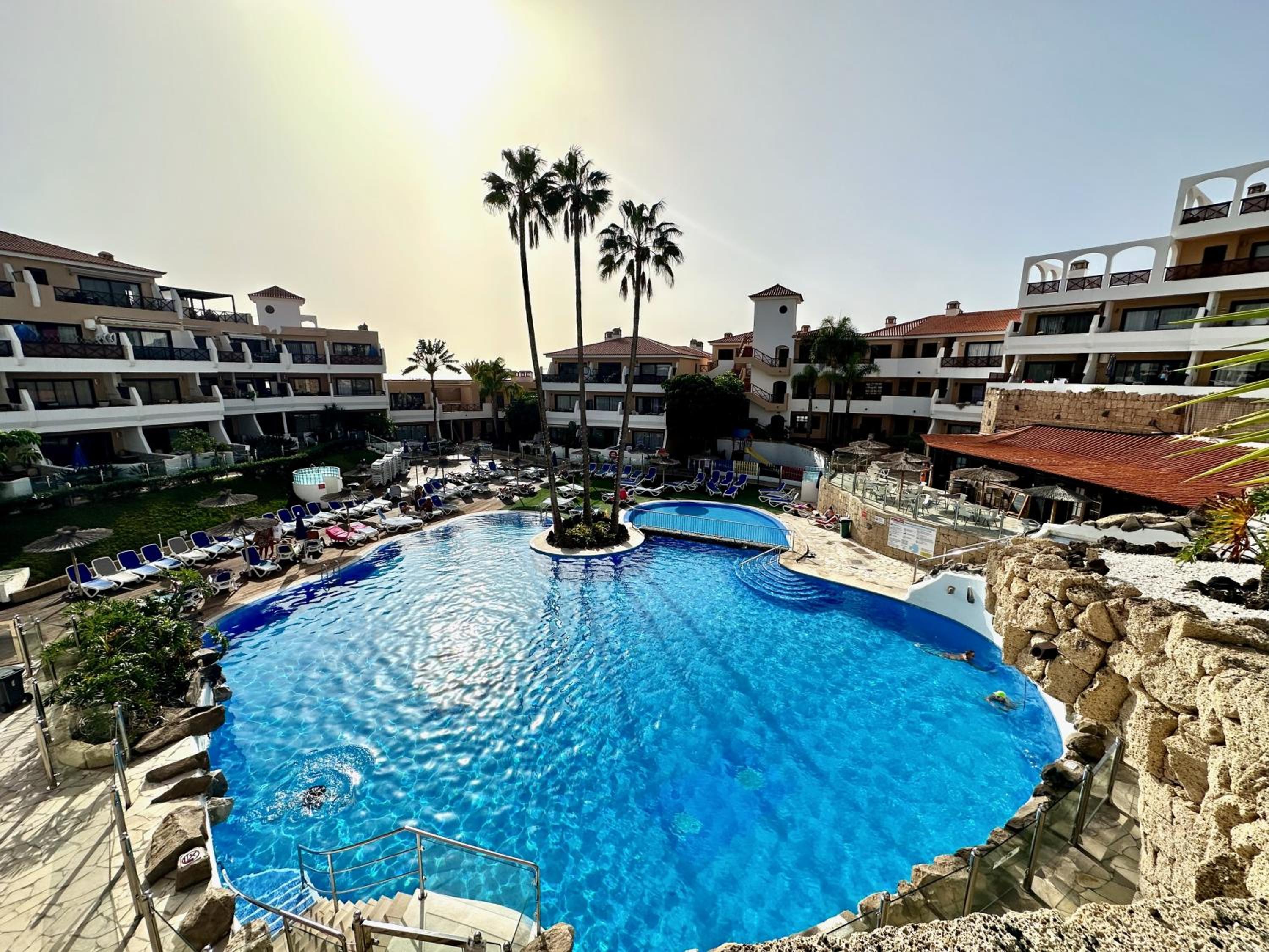 Pambnb - Breathtaking Ocean View, Adult and Kids Pools & Fiber Wi-Fi view 3