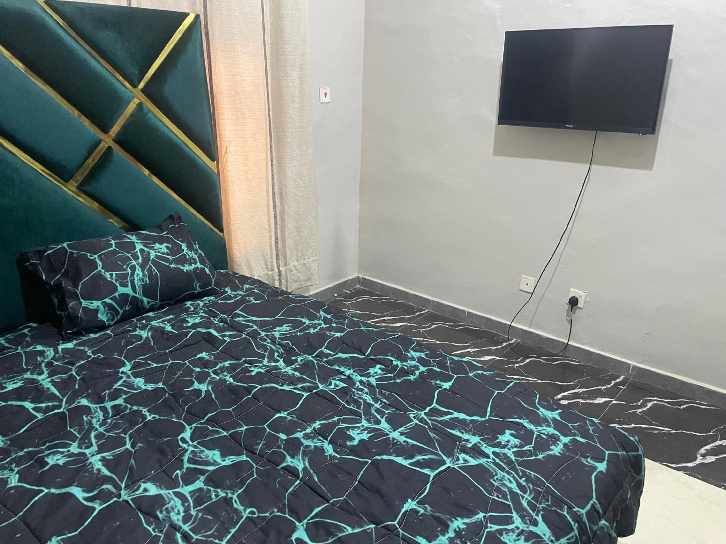 Essential Homez 3 Bedroom Serviced Apartment, Ago Palace way Okota view 5