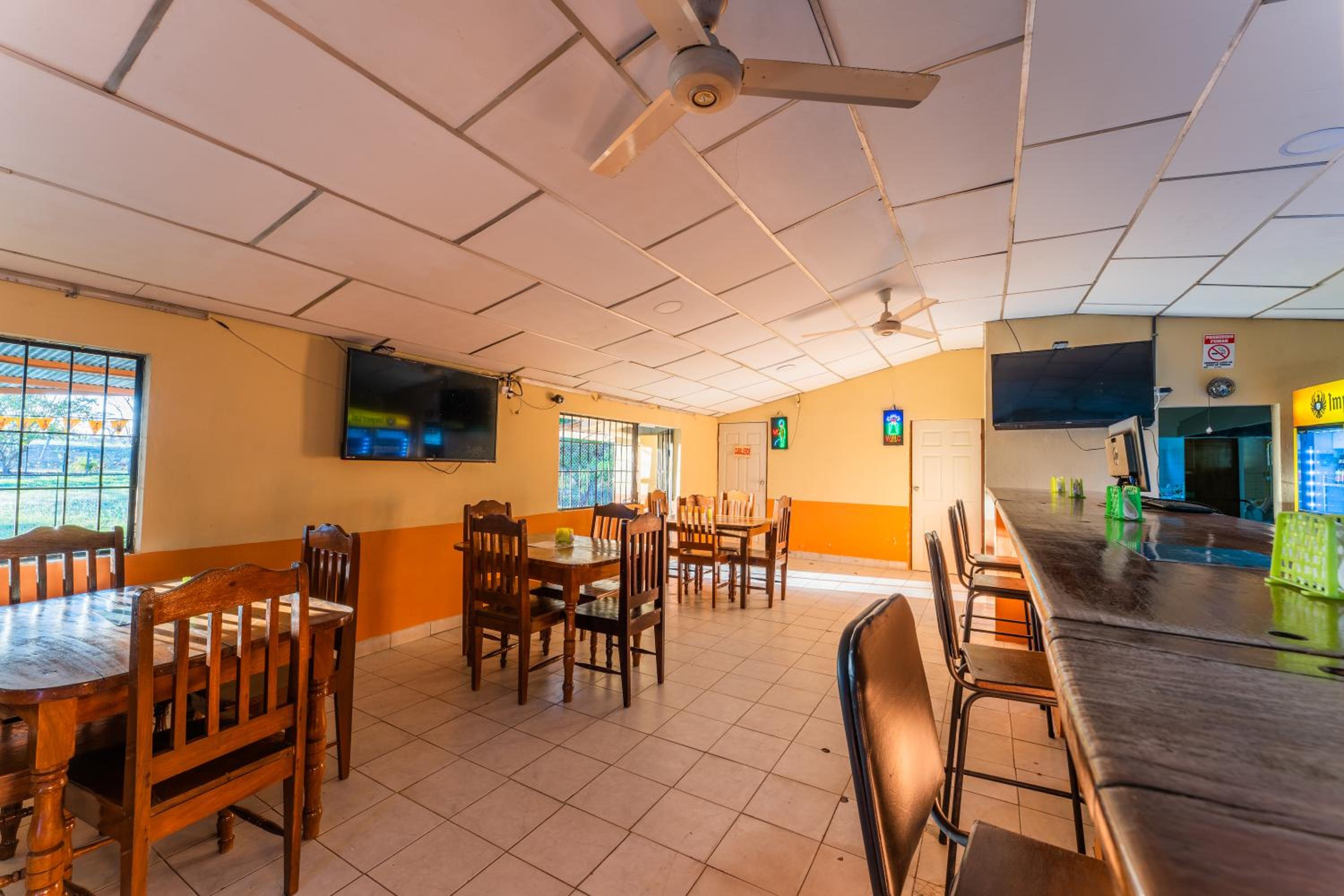 Hotel El Cocobolo Food&Rest Room 2 B&B WiFi AC Pkg Free Swimmingpool