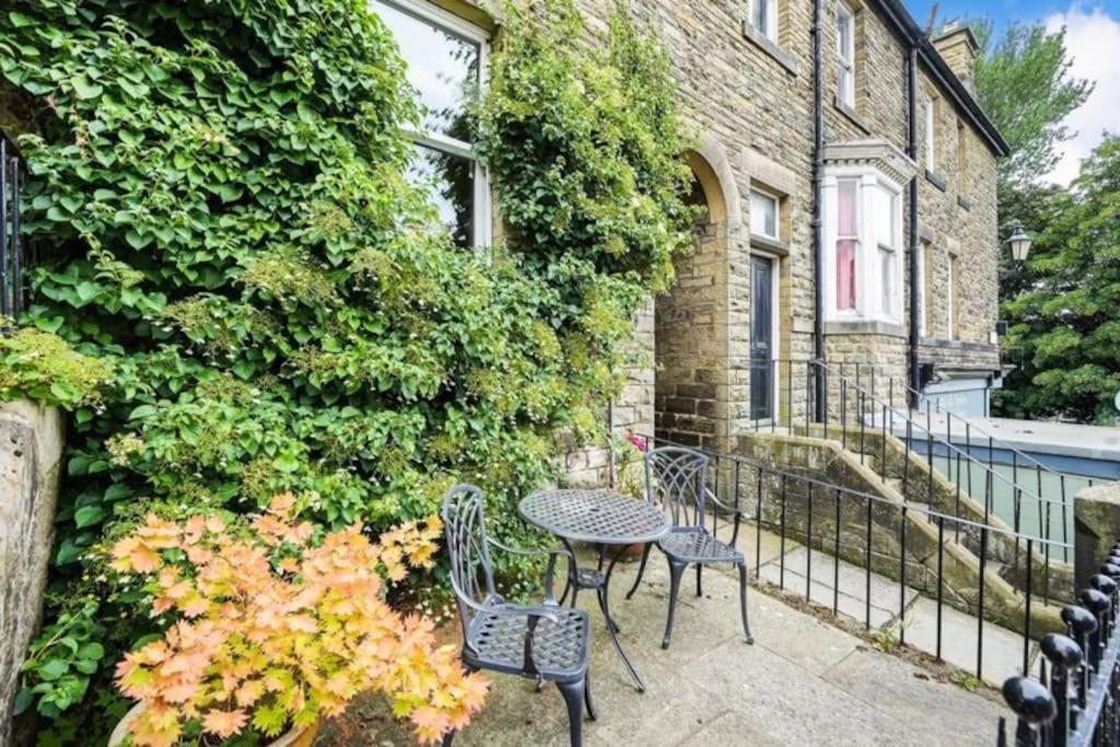 Homely 4 bed cottage central characterful view 2