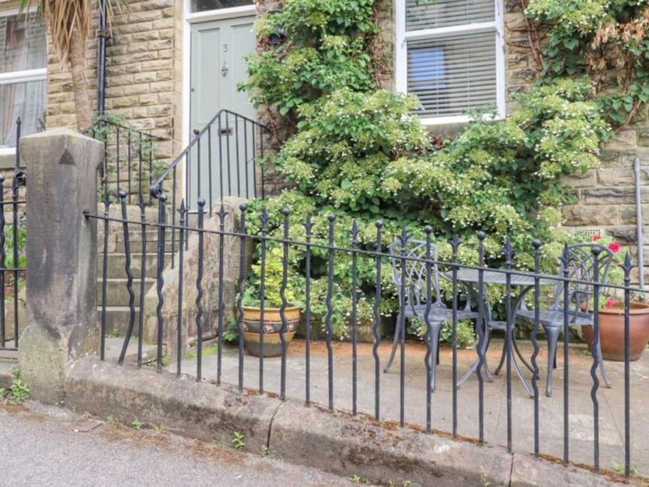 Homely 4 bed cottage central characterful view 5
