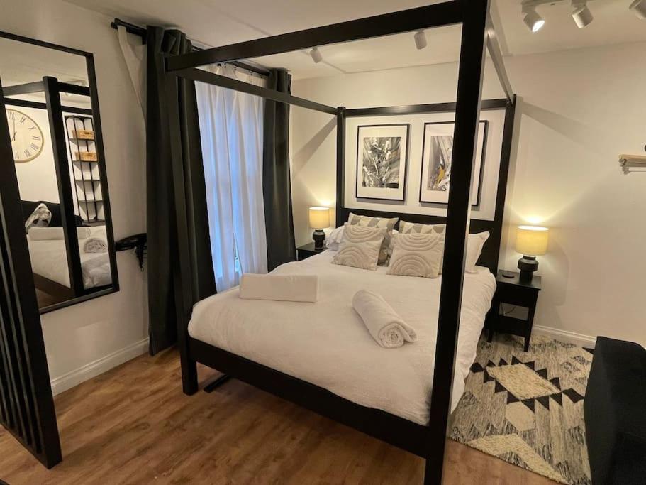 Ultra Modern Studio Apartment, in Central Exeter view 2