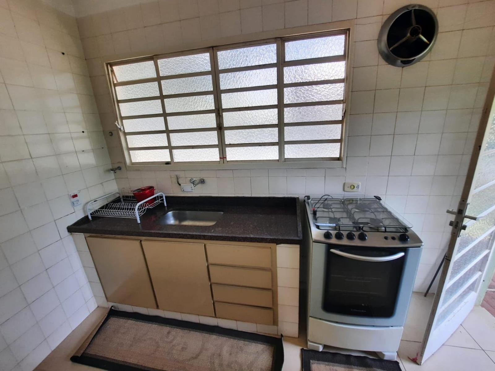 linda chácara com casa principal pomar & piscina