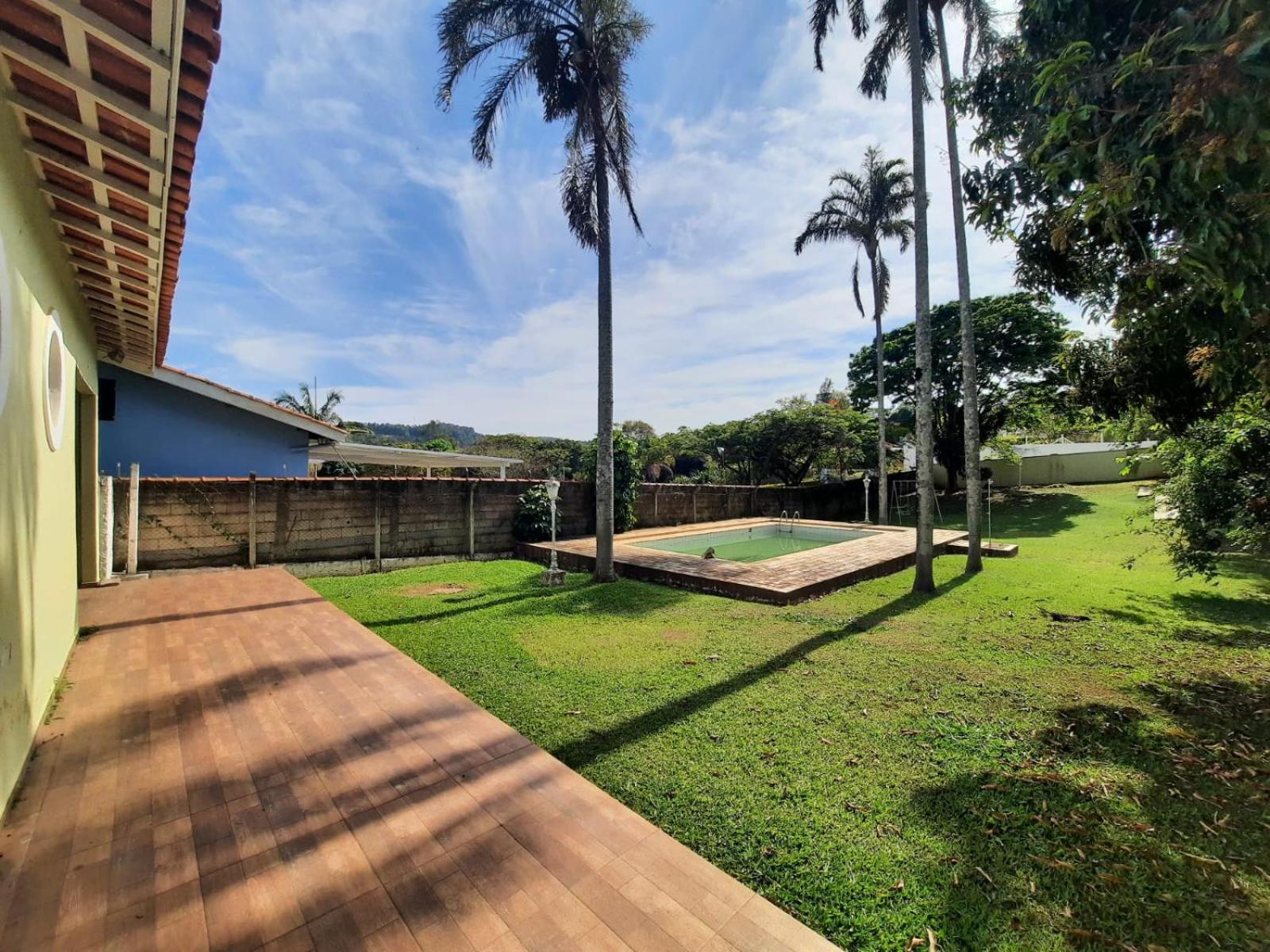 linda chácara com casa principal pomar & piscina