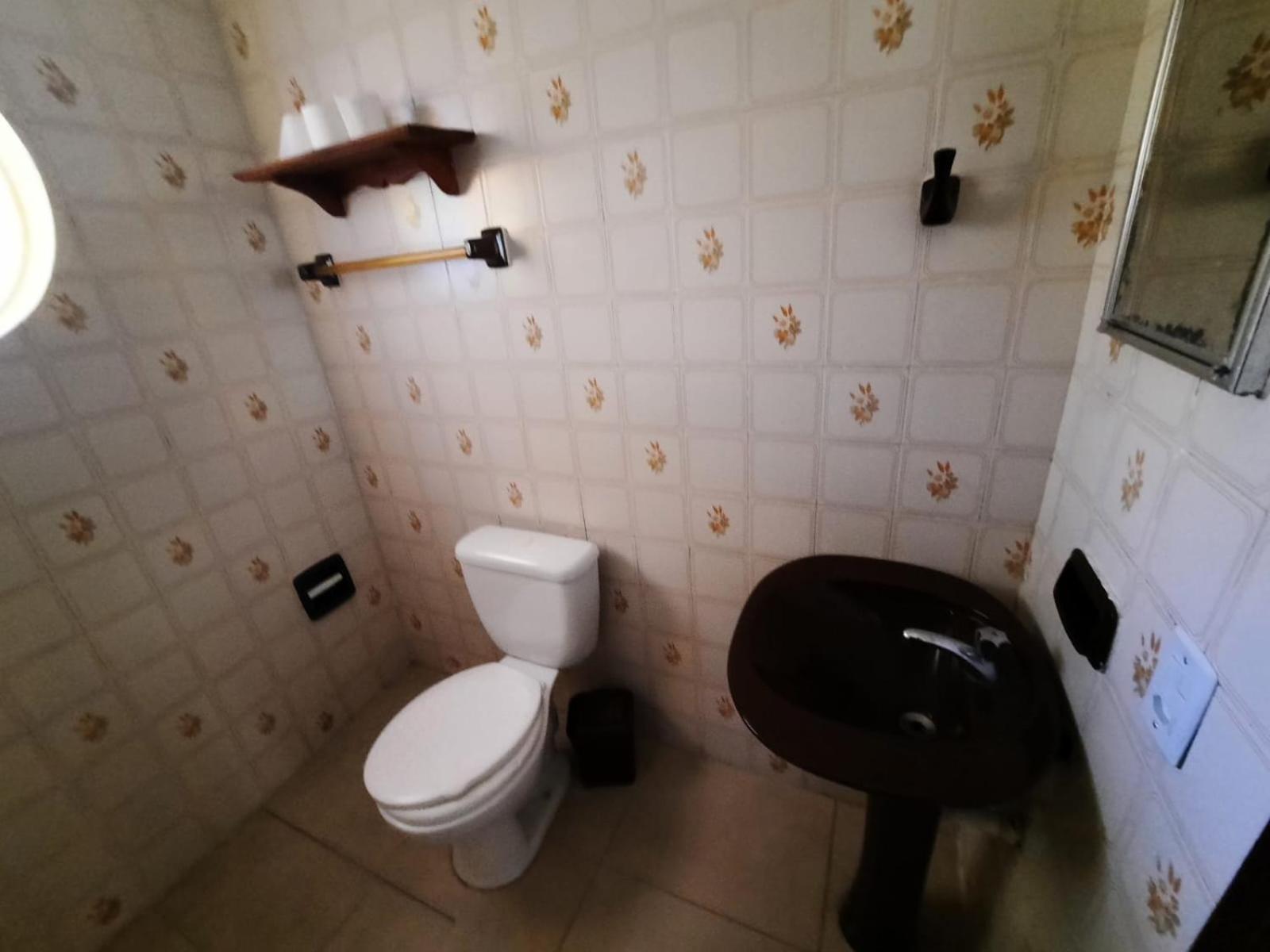 linda chácara com casa principal pomar & piscina